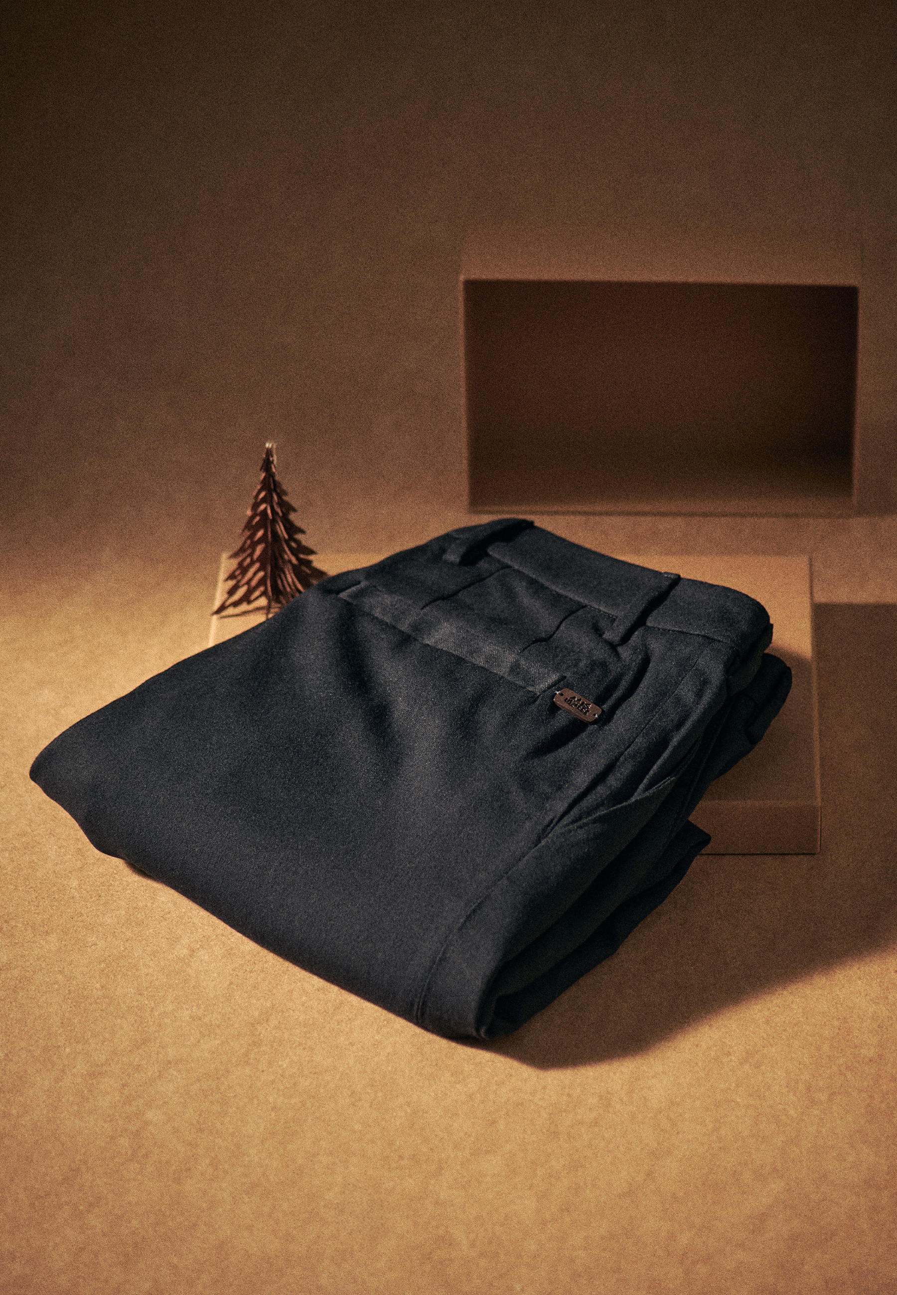 WEŁNIANE SPODNIE MĘSKIE Z KANTEM I MANKIETEM — ELOI 2 GRANATOWY 2