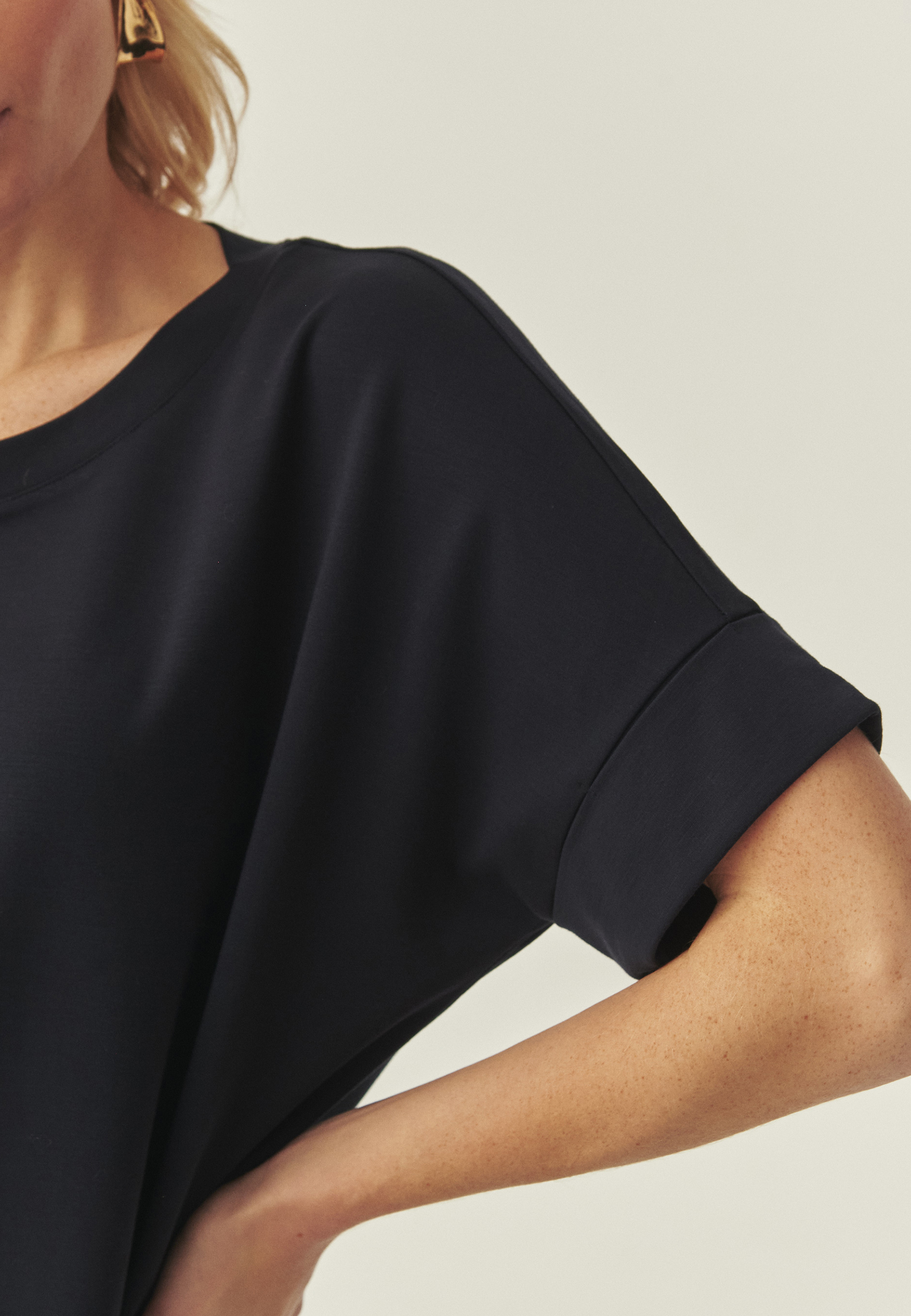 KLASYCZNA BLUZKA Z DZIANINY - BOW