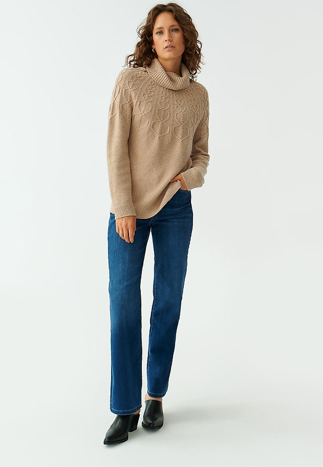 LADIES’ LOOSE SWEATER WITH A TURTLENECK SKANDI LADIES’ LOOSE SWEATER WITH A TURTLENECK SKANDI BEŻOWY 2