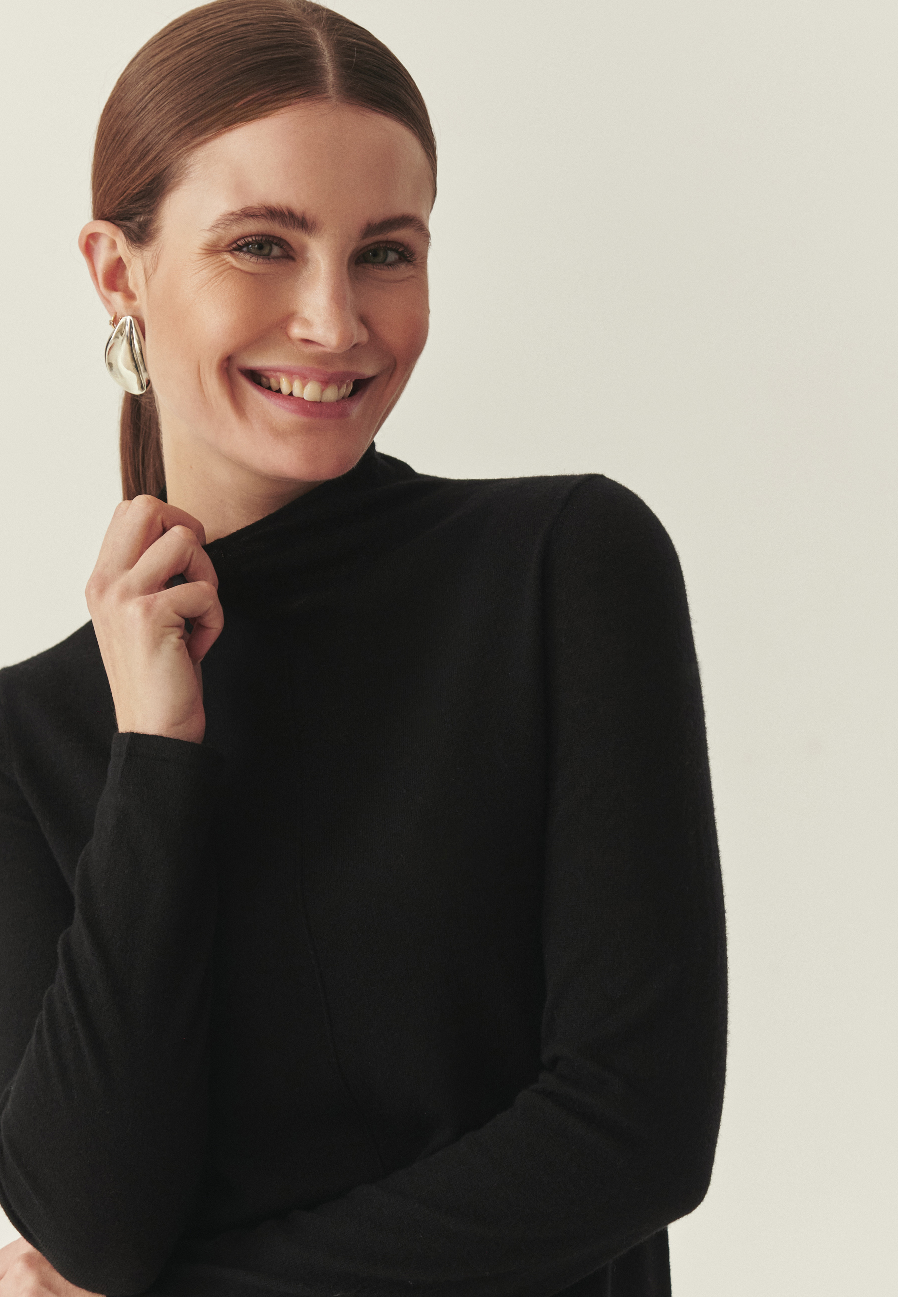 MIĘKKI SWETER Z WEŁNĄ - DONNA CZARNY 2