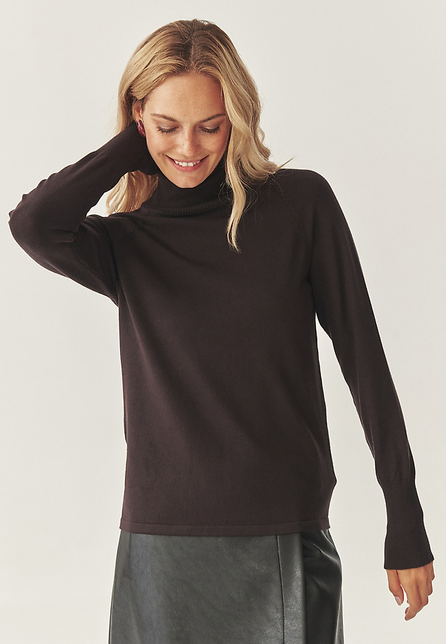 KLASIČNI TURTLENECK JUMPERS - NEKOKI KLASIČNI TURTLENECK JUMPERS - NEKOKI RJAVA 2