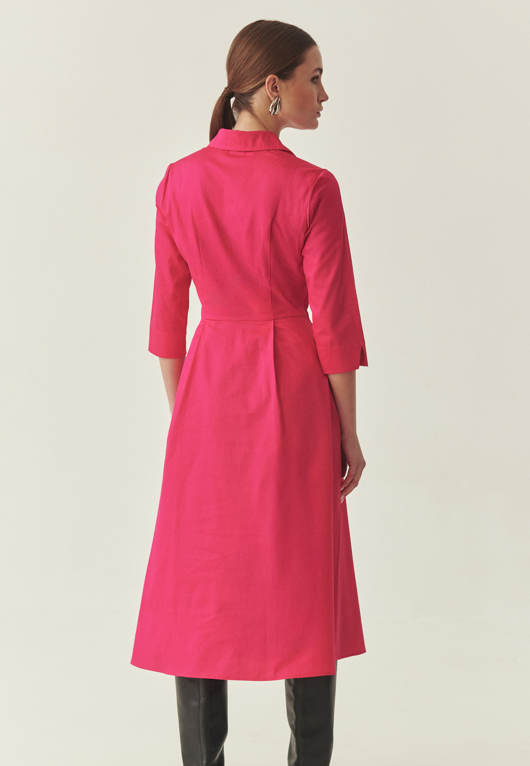 BAWEŁNIANA SUKIENKA Z KOPERTOWYM DEKOLTEM - TANIKI Z RÓŻOWY 2