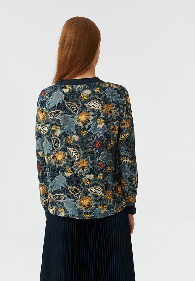 LADIES’ PATTERNED BLOUSE WITH V-SHAPE NECKLINE WIKAMI LADIES’ PATTERNED BLOUSE WITH V-SHAPE NECKLINE WIKAMI MULTICOLOR 4
