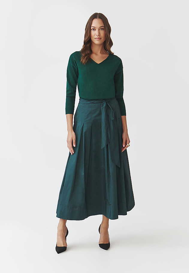 CLASSIC LADIES' JUMPER WITH V-NECK AND SHINY YARN — FLARE CLASSIC LADIES' JUMPER WITH V-NECK AND SHINY YARN — FLARE ZIELONY 2
