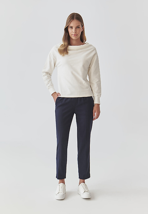 STYLISH LADIES’ SWEATSHIRT WITH WATER NECKLINE - MALIA ECRU 2