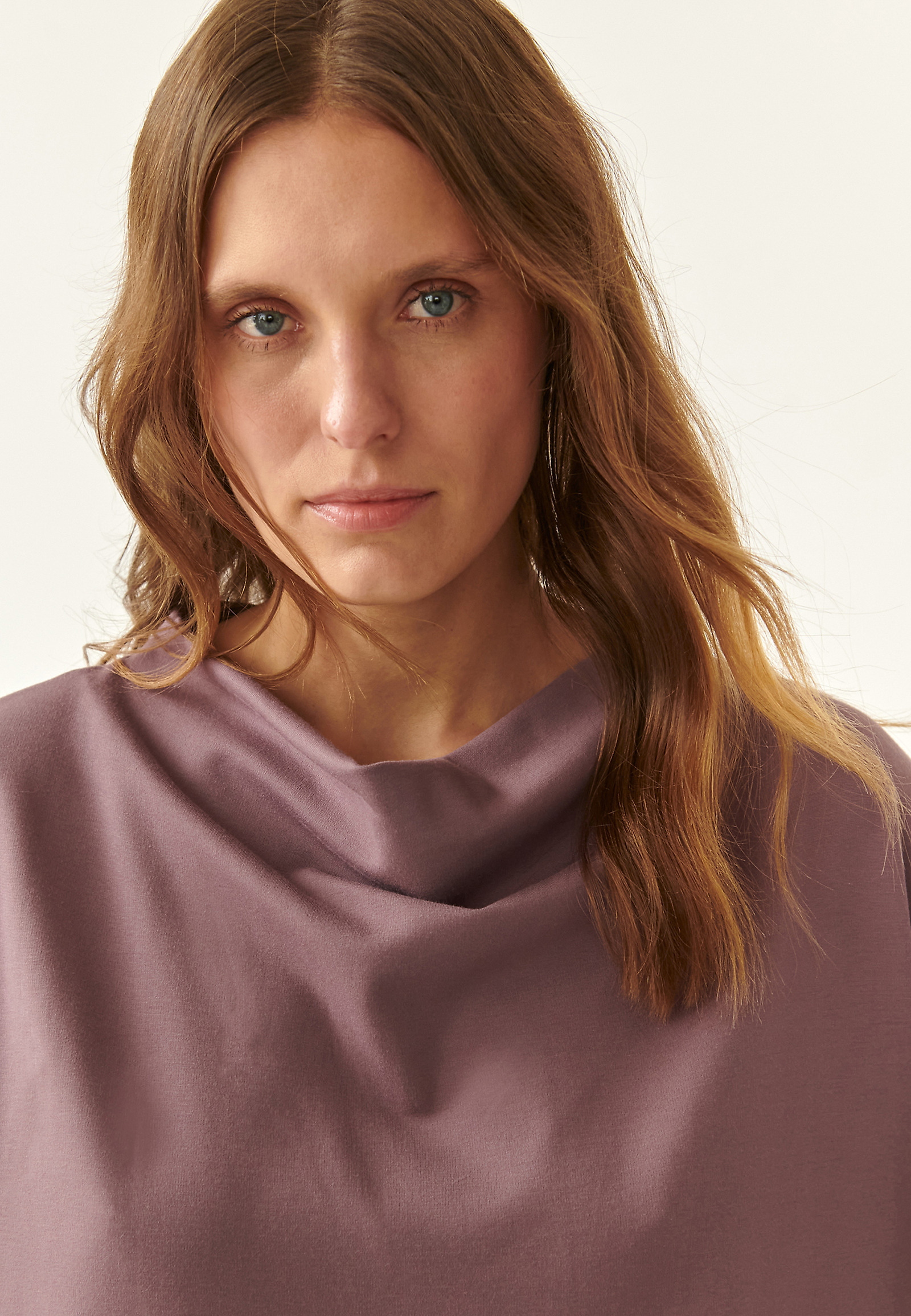 LOW-CUT LADIES' SWEATSHIRT KONCZI LOW-CUT LADIES' SWEATSHIRT KONCZI PURPLE 85113