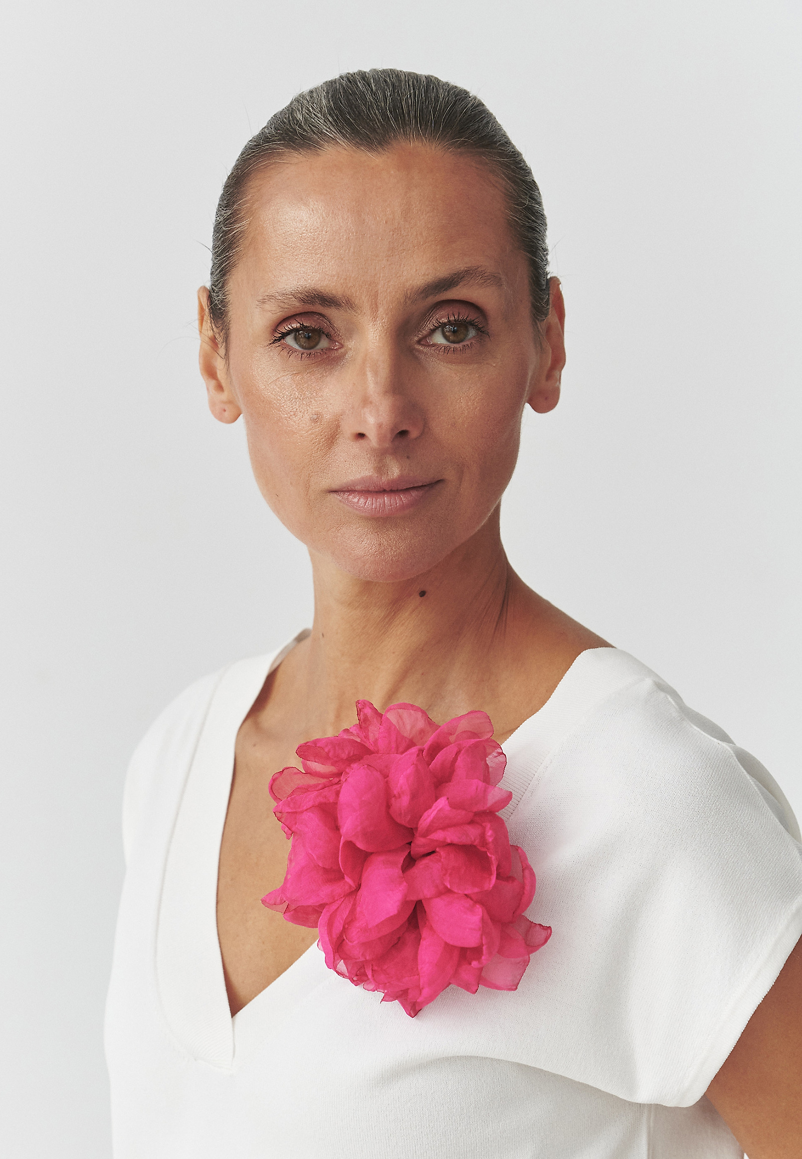 BROSZKA Z TKANINOWYM KWIATEM — FLOWI 4 BROSZKA Z TKANINOWYM KWIATEM — FLOWI 4 CZERWONY 108953