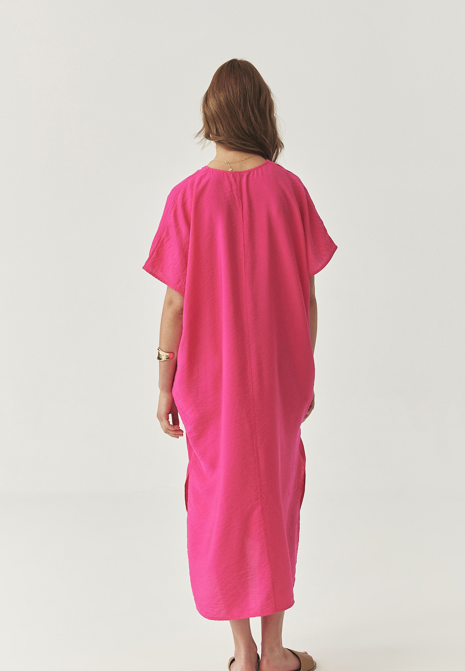 FUCHSIA MAXI RUHA LAZA KIVÁGÁSSAL - OVORITI FUCHSIA MAXI RUHA LAZA KIVÁGÁSSAL - OVORITI RÓZSASZÍN 111699