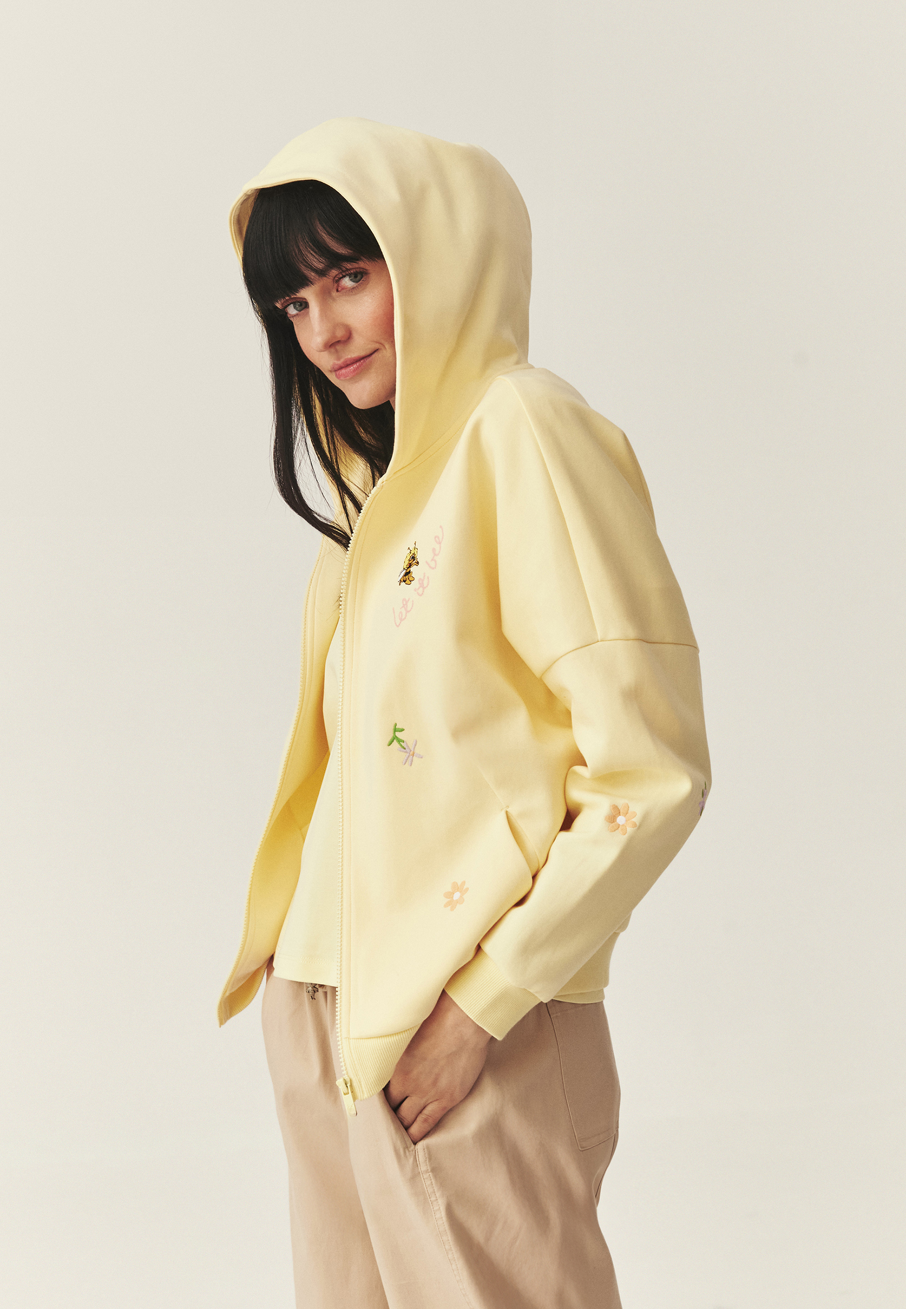 MÁSLOVÁ MIKINA S KAPUCÍ – WING