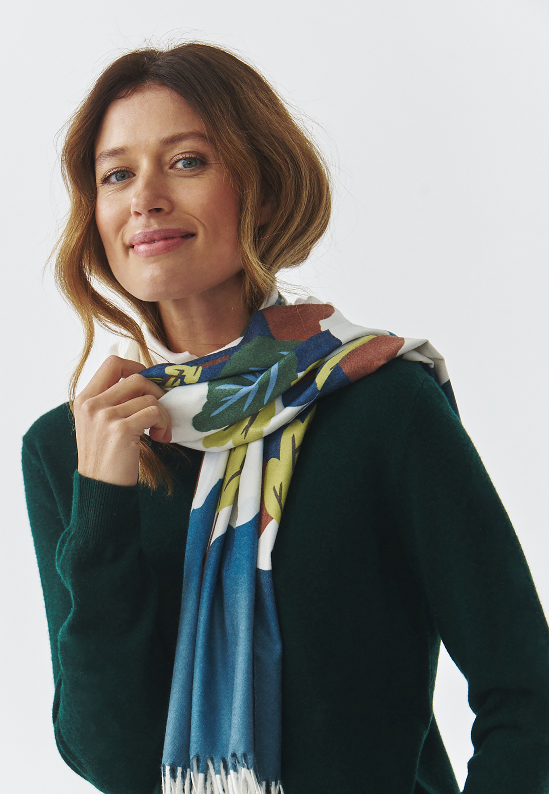 DAMSKI SZALIK Z FRĘDZLAMI I AUTORSKIM WZOREM — DIANIKA