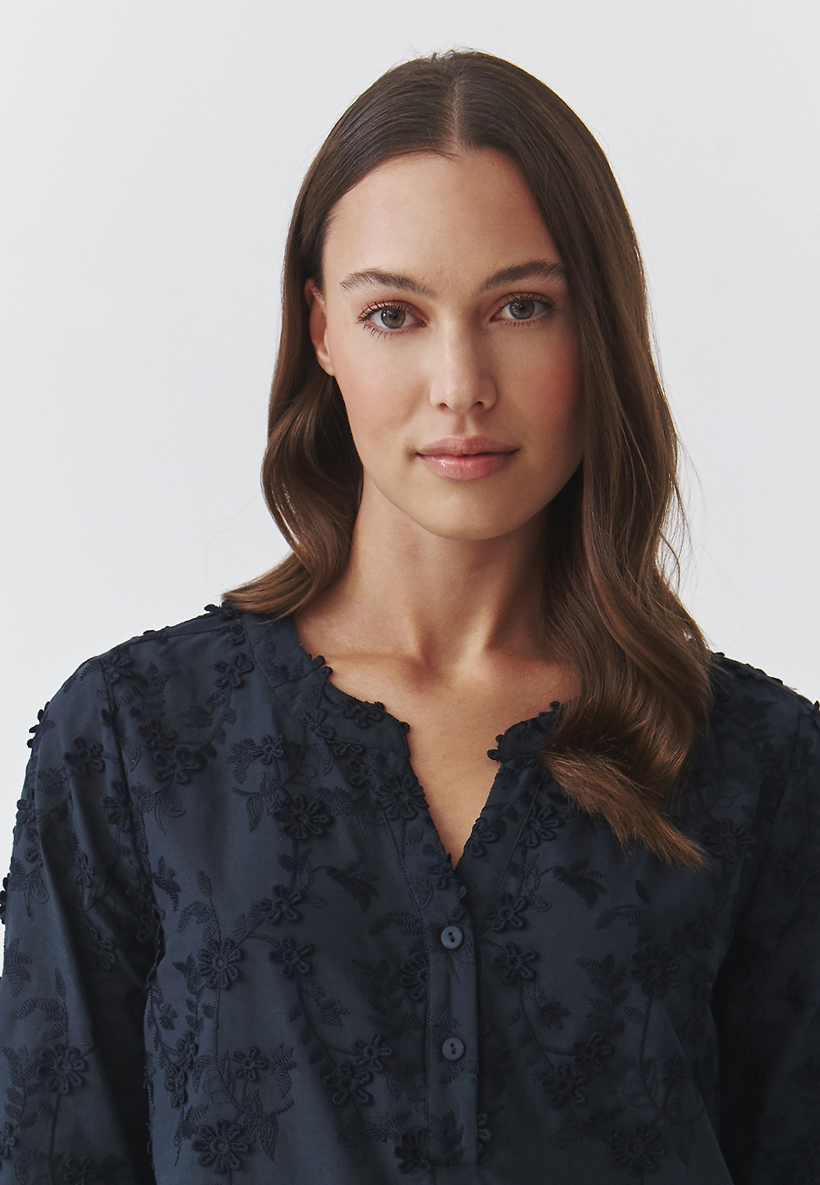 HÖLGYEK SZÖVET BLOUSE VIRÁGI HÍMZÉSEKKEL — RELIA HÖLGYEK SZÖVET BLOUSE VIRÁGI HÍMZÉSEKKEL — RELIA SÖTÉTKÉK 104974