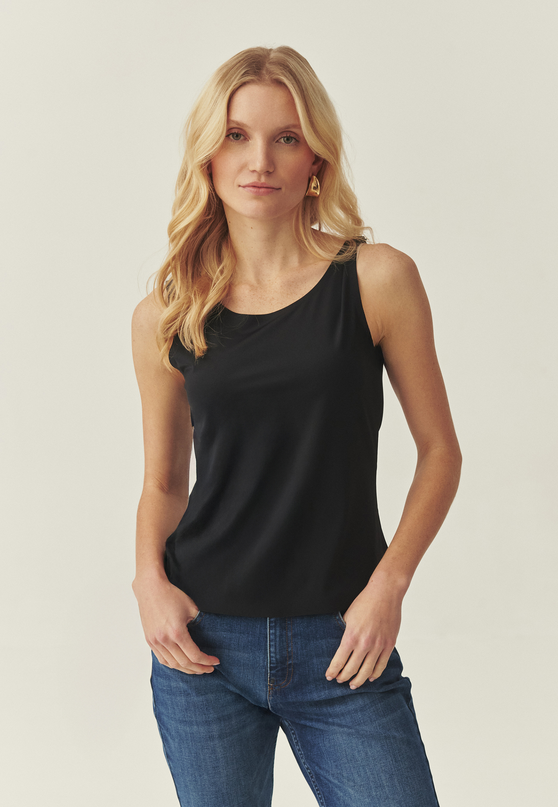 BLUZĂ MULATĂ CU TERMINAȚII LIPITE - LETHA NEGRU 2