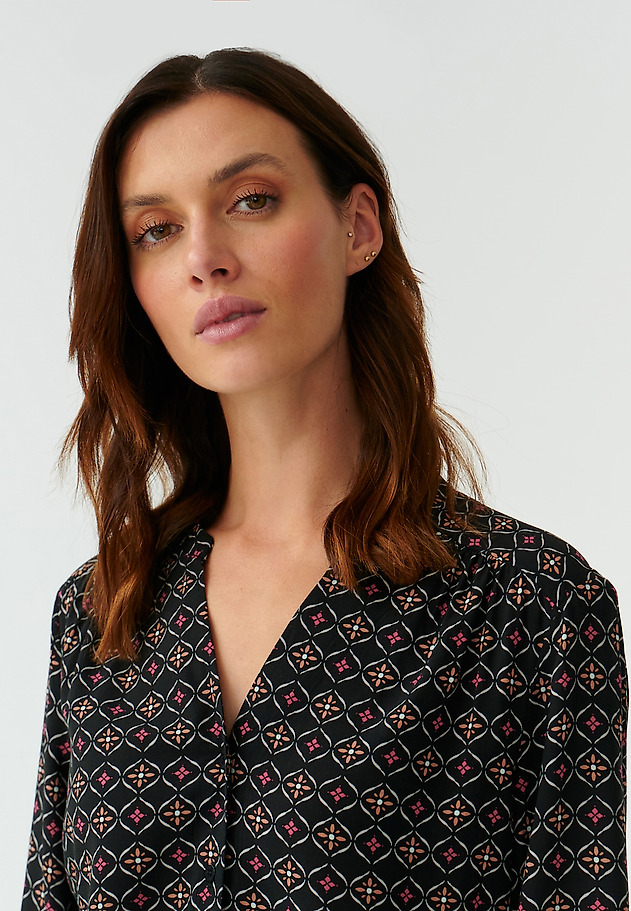 PATTERNED LADIES’ BLOUSE WITH A STAND-UP COLLAR KLERI PATTERNED LADIES’ BLOUSE WITH A STAND-UP COLLAR KLERI MULTIKOLOR 5