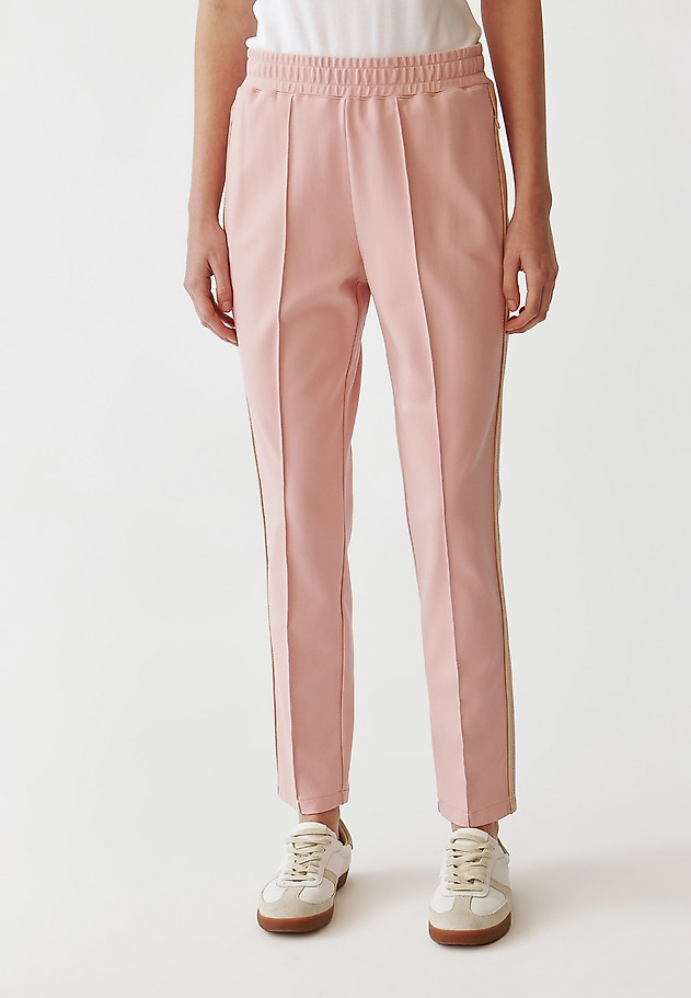 LADIES’ TROUSERS WITH CONTRASTING STRIPES - LAMIKO 1 LADIES’ TROUSERS WITH CONTRASTING STRIPES - LAMIKO 1 RÓŻOWY 2