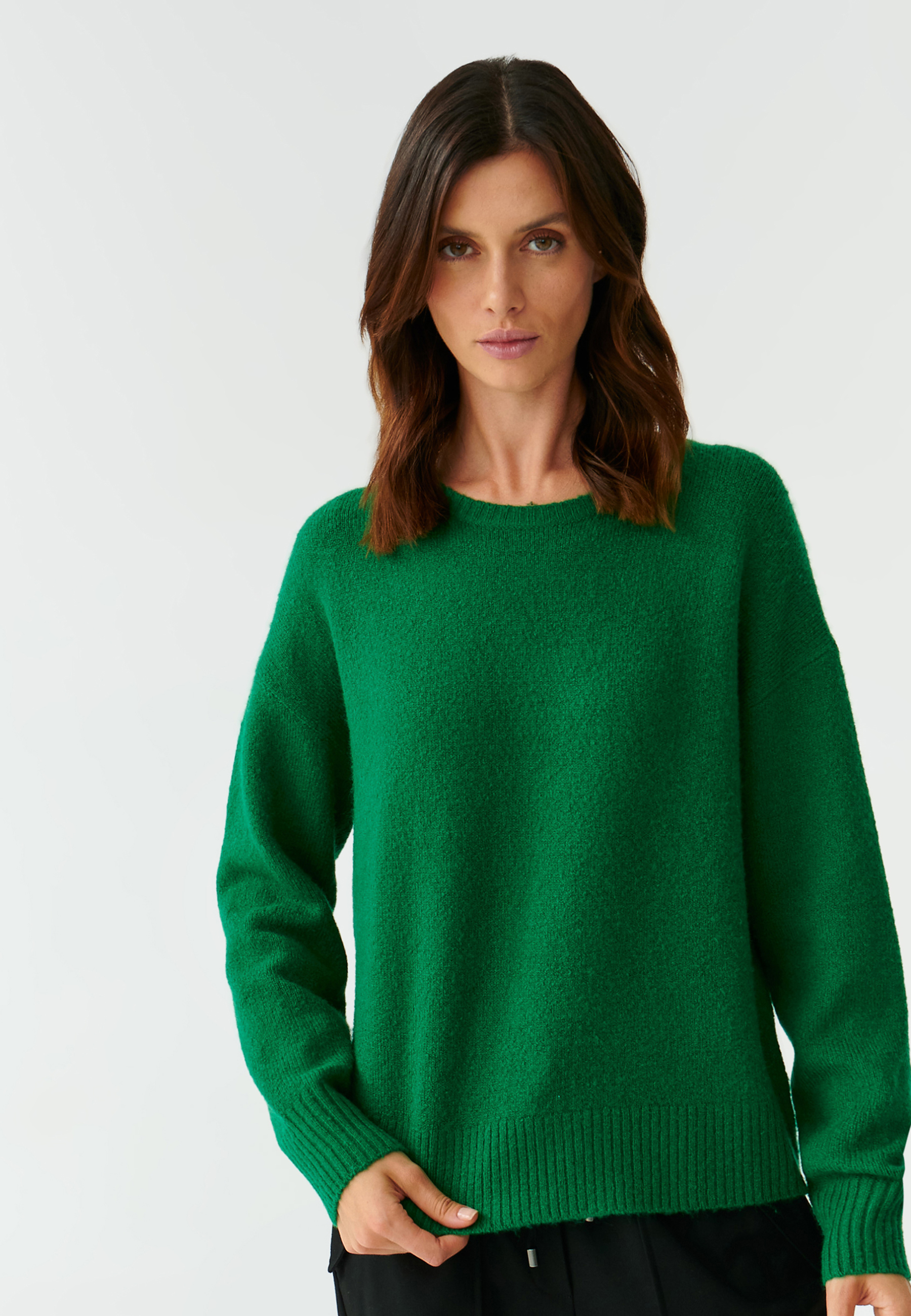 KLASYCZNY SWETER DAMSKI Z OKRĄGŁYM DEKOLTEM KOBRO ZIELONY 2