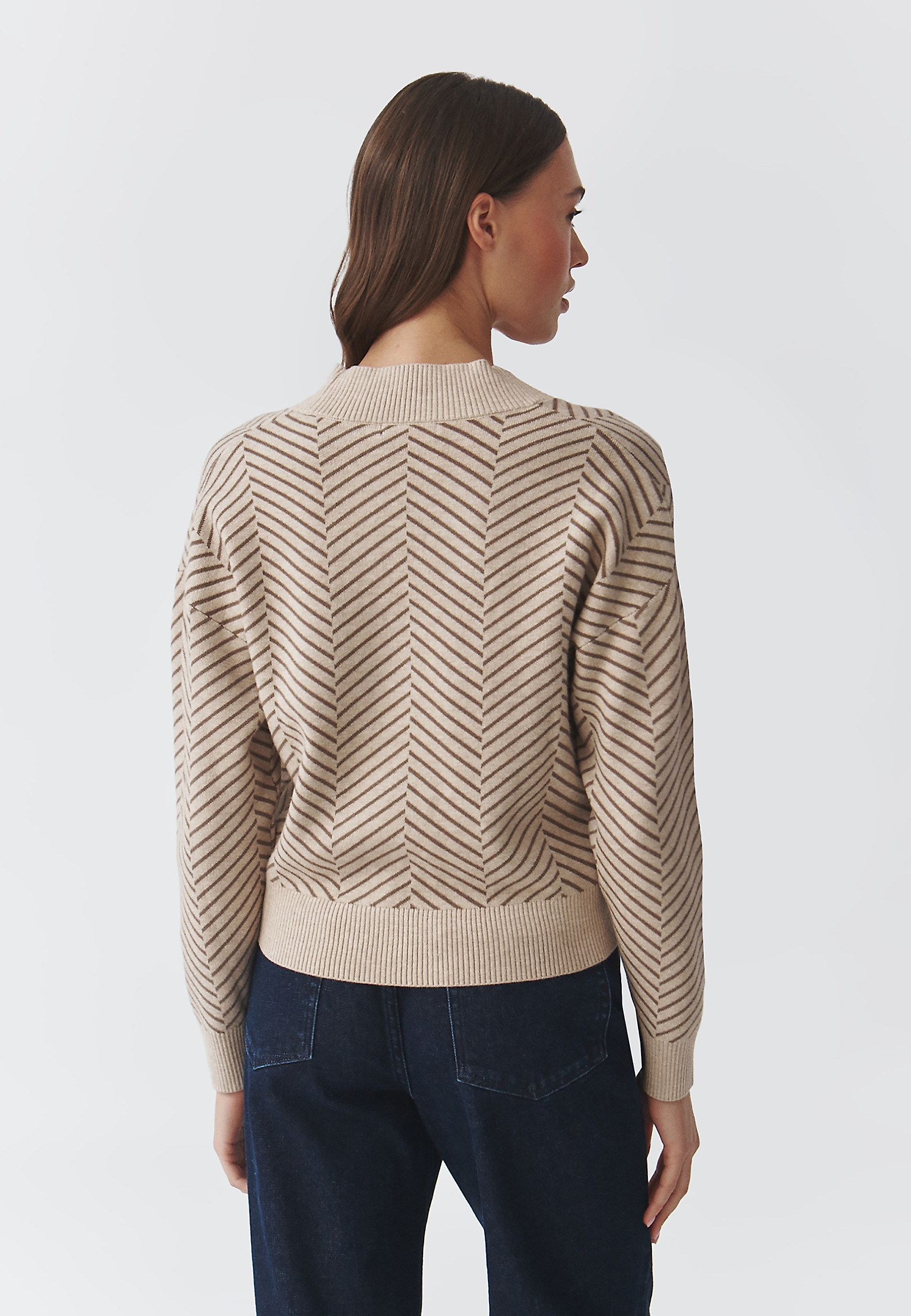 LADIES' HERRINGBONE CARDIGAN — BEATRICE LADIES' HERRINGBONE CARDIGAN — BEATRICE BEIGE 104857