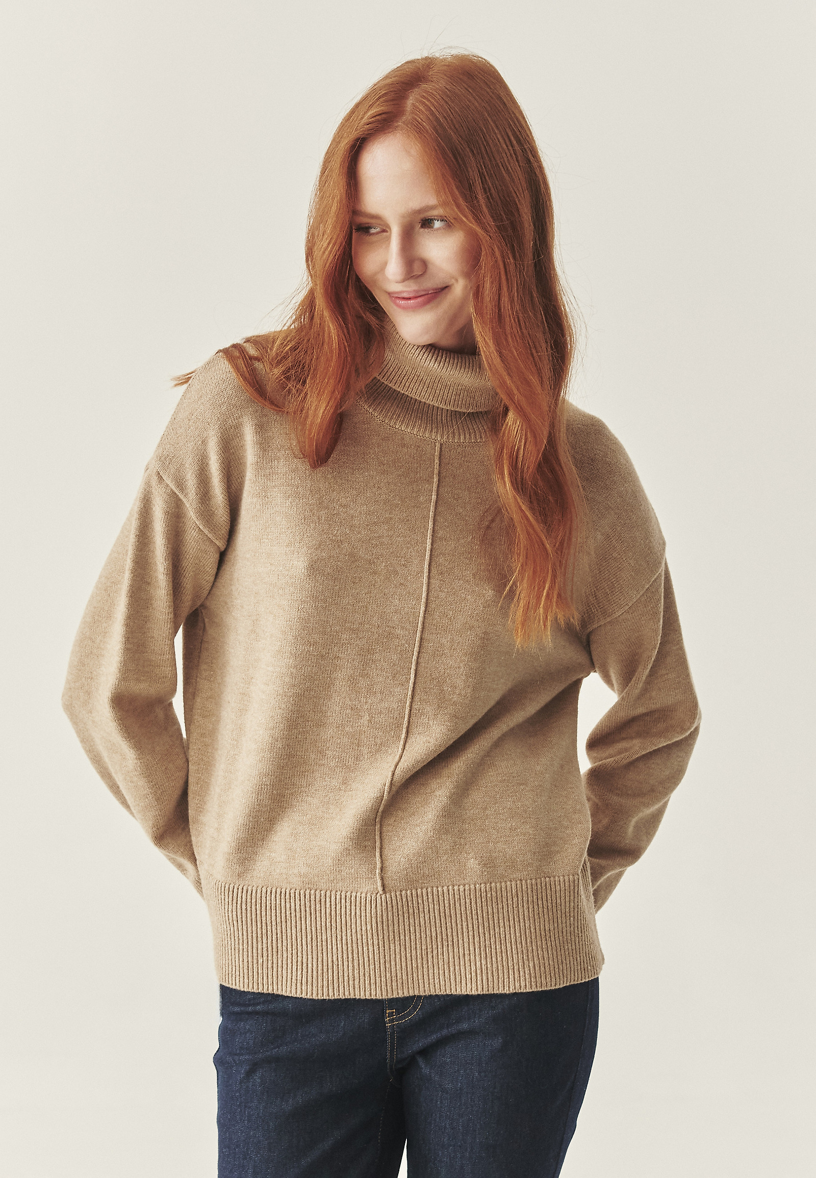 LOOSE TURTLE NECK JUMPER - AKEMI LOOSE TURTLE NECK JUMPER - AKEMI BEIGE 115521