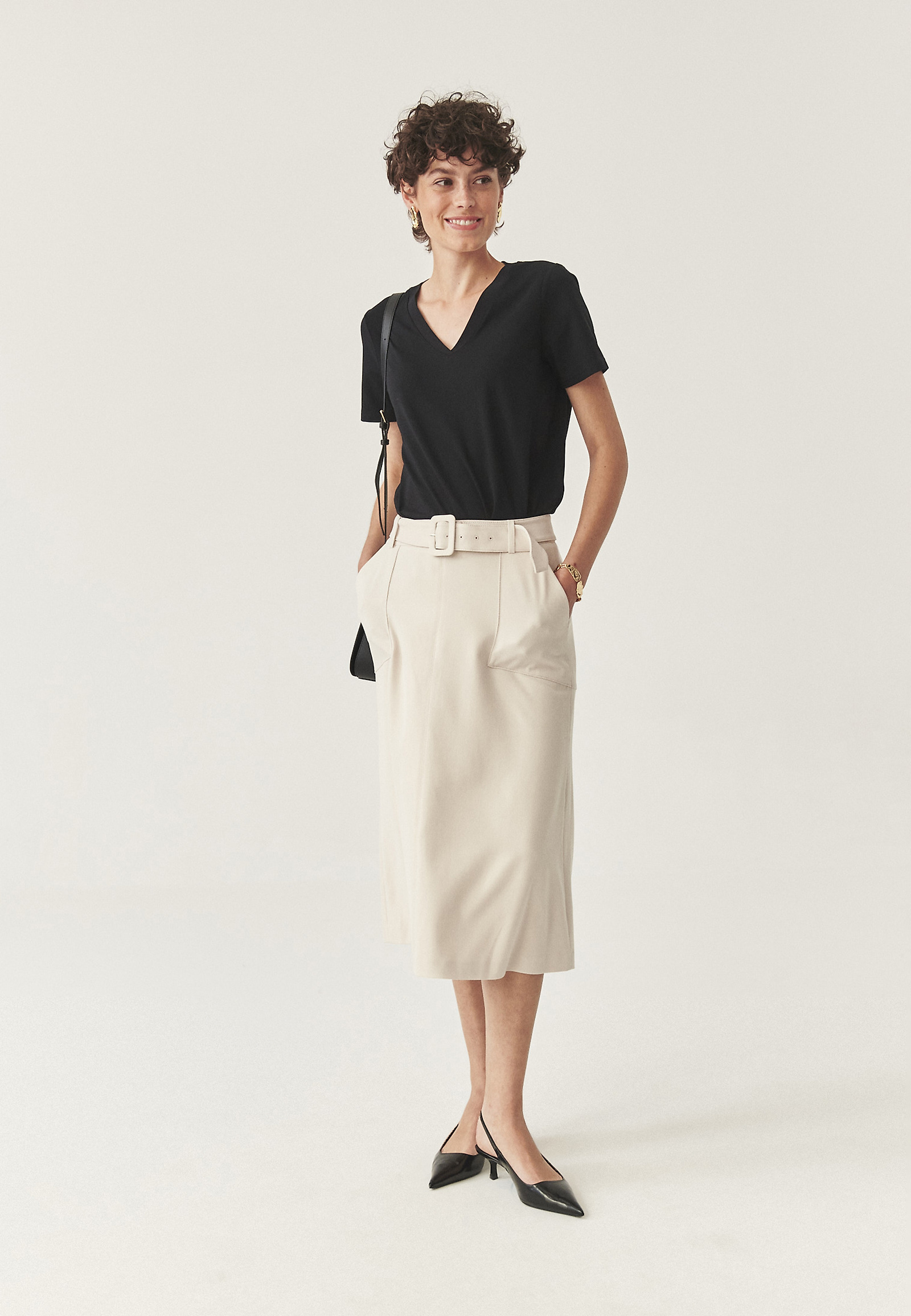 SVOBODNA BLUZA Z BOMBOM - RIBI SVOBODNA BLUZA Z BOMBOM - RIBI ČRNA 113612