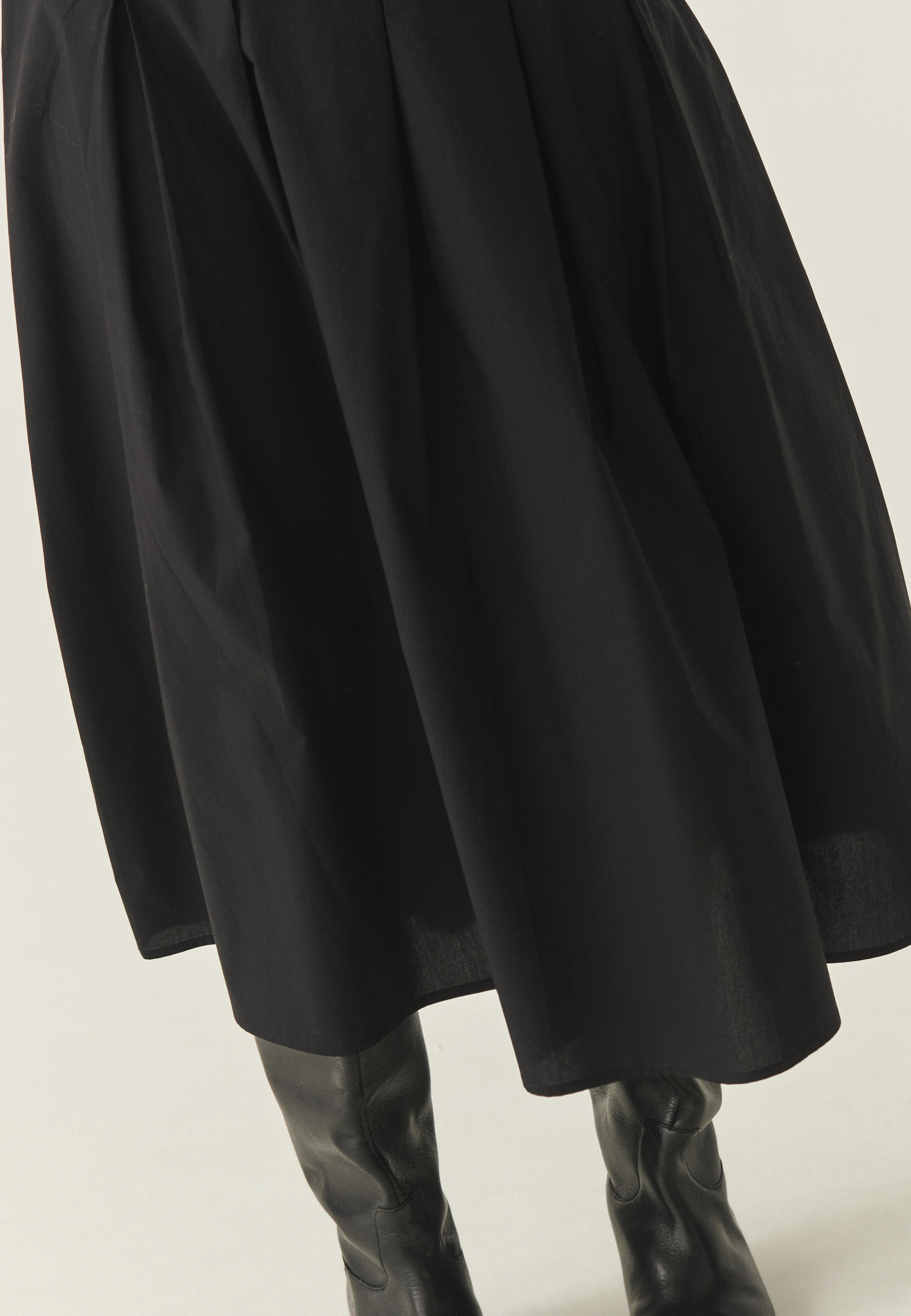 BAVLNENÁ MIDI SUKŇA - PLANOKA ČIERNA 2