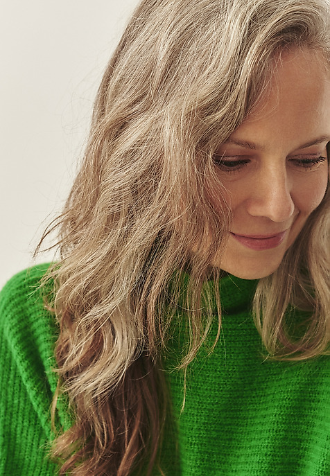LADIES' TURTLENECK JUMPER WITH WIDE SLEEVES — MAZZY 1 GREEN 2