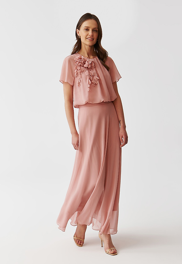 LADIES’ LONG DRESS WITH FLORAL APPLICATION - ROZA LADIES’ LONG DRESS WITH FLORAL APPLICATION - ROZA RÓŻOWY 4