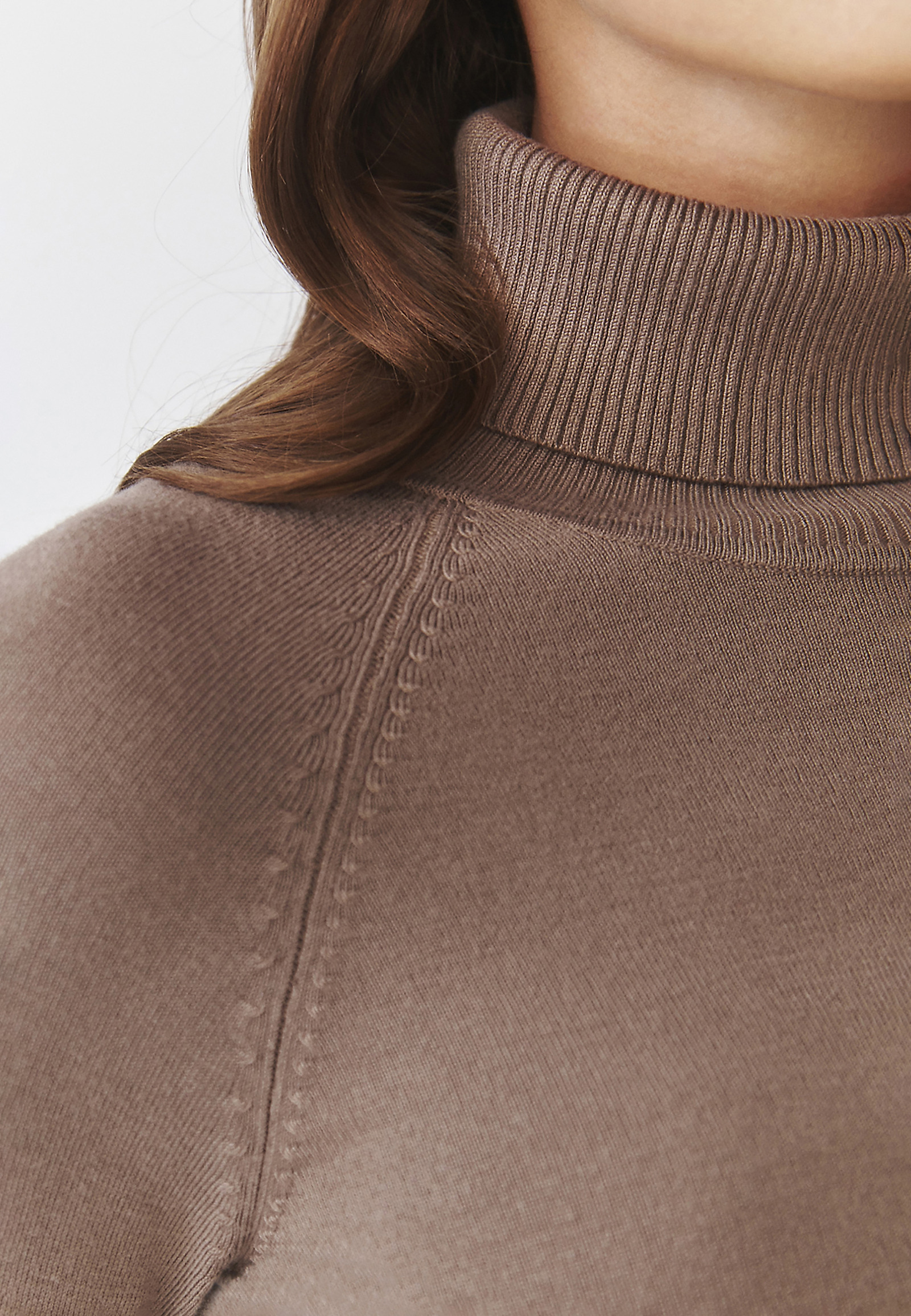 CLASSIC LADIES' TURTLENECK SWEATER - NEKOKI CLASSIC LADIES' TURTLENECK SWEATER - NEKOKI BEIGE 100587