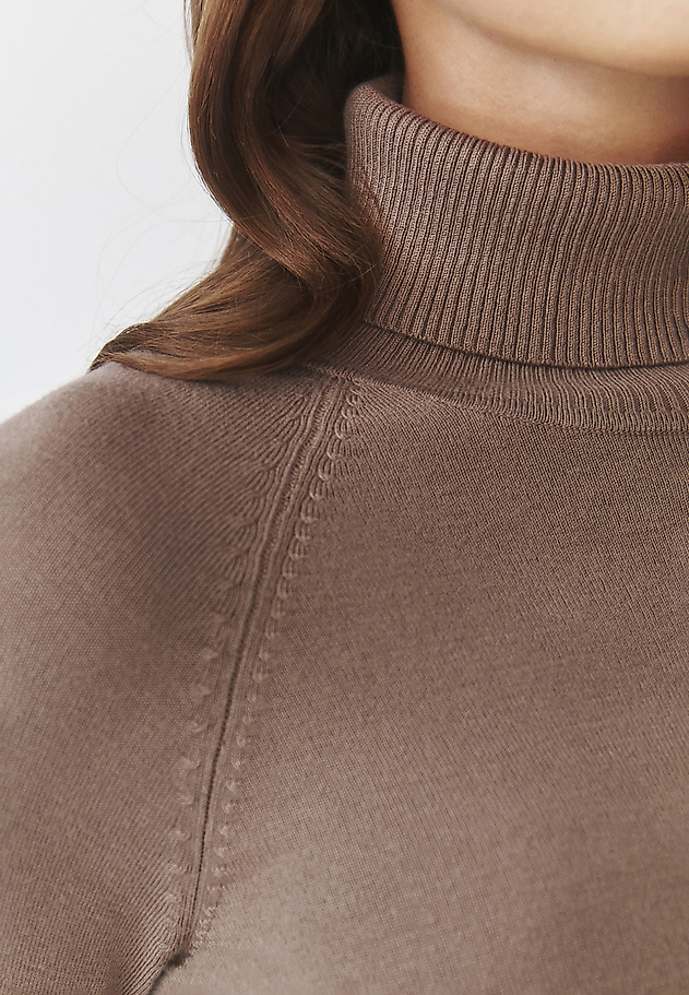 CLASSIC LADIES' TURTLENECK SWEATER - NEKOKI CLASSIC LADIES' TURTLENECK SWEATER - NEKOKI BEIGE 5