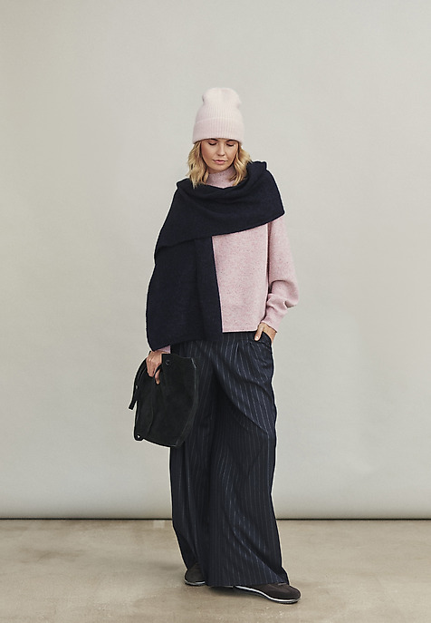 KLASYCZNY SZALIK Z WEŁNĄ I ALPAKĄ - NUVASSA KLASYCZNY SZALIK Z WEŁNĄ I ALPAKĄ - NUVASSA