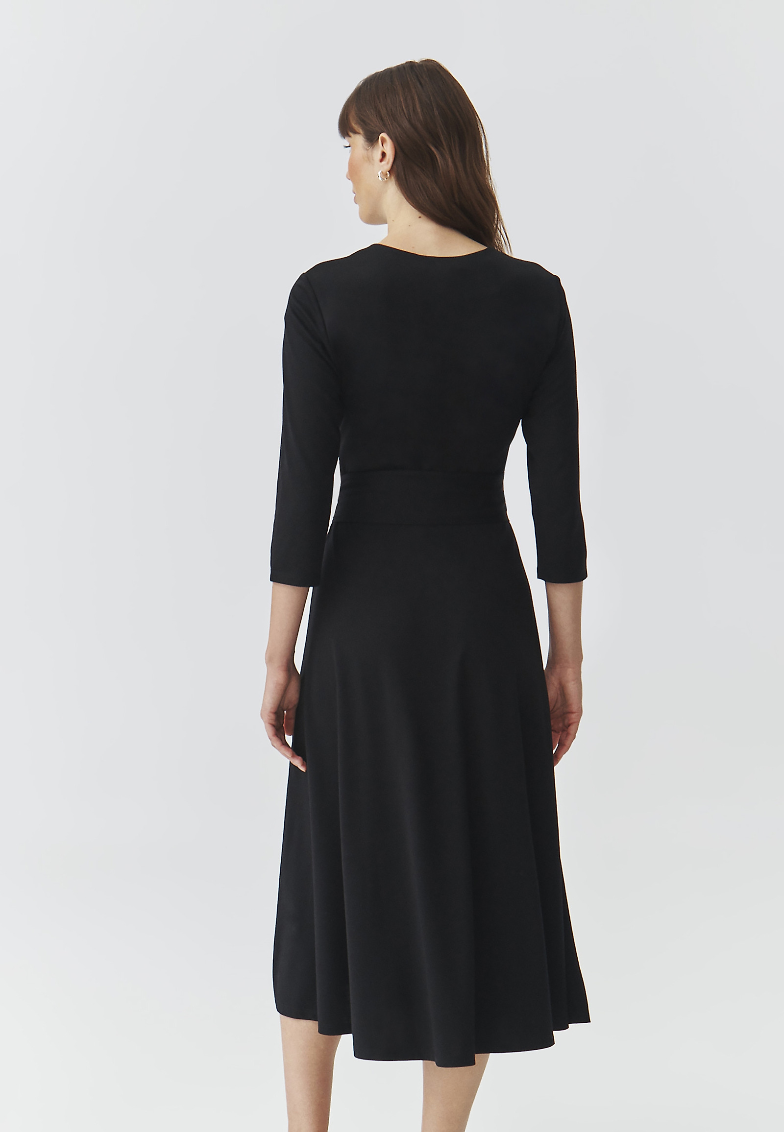 KNITTED MIDI DRESS WITH ENVELOPE NECKLINE AND WAIST BELT — IGA 2 KNITTED MIDI DRESS WITH ENVELOPE NECKLINE AND WAIST BELT — IGA 2 BLACK 101877