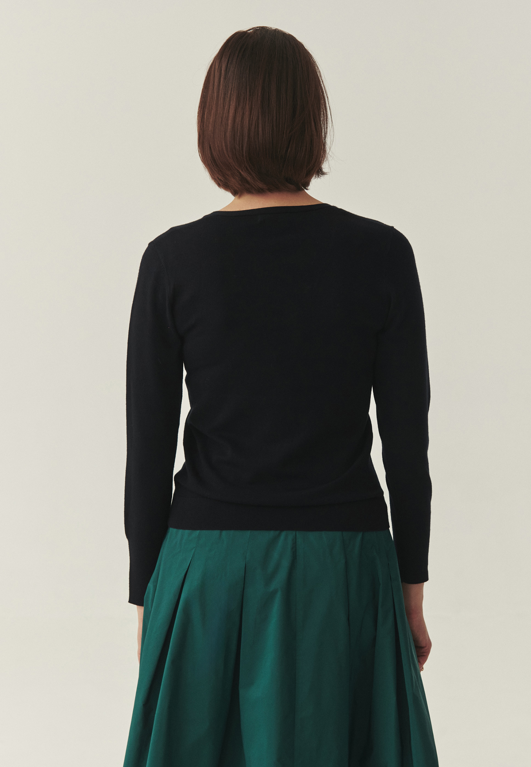 KLASYCZNY SWETER Z WISKOZĄ LENZING™ ECOVERO™ - NICOLLA GRANATOWY 2