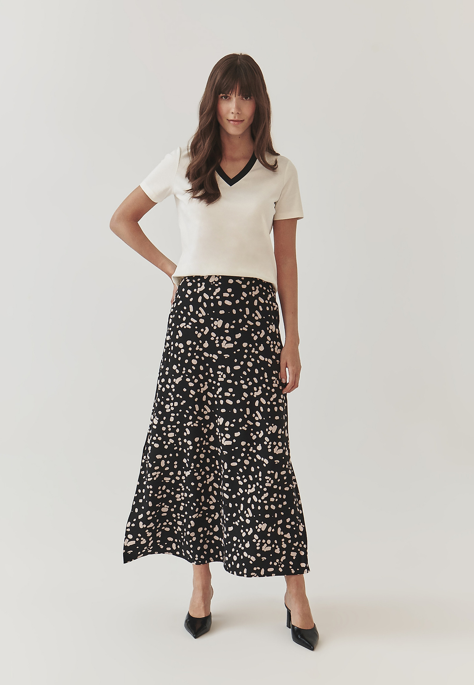 BAWEŁNIANA BLUZKA DAMSKA Z DEKOLTEM W SEREK - SALEMA BAWEŁNIANA BLUZKA DAMSKA Z DEKOLTEM W SEREK - SALEMA ECRU 98662