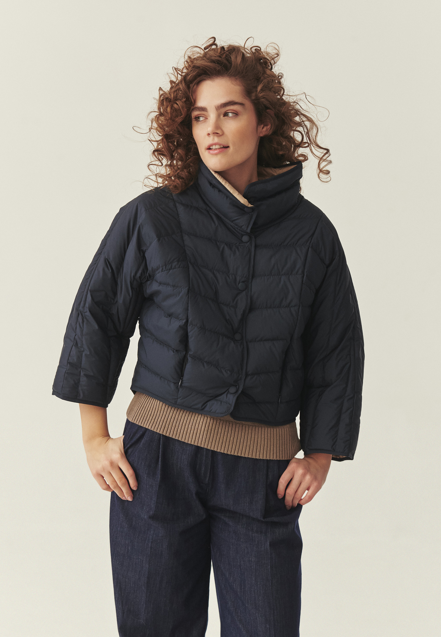 PÉŘOVÁ BUNDA S VOLNÝM STŘIHEM – SILENCA TMAVĚ MODRÁ 2