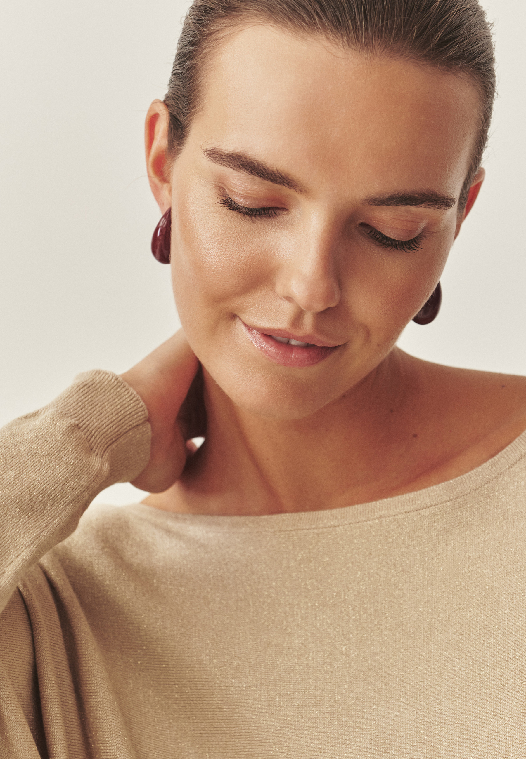 STYLOWY SWETER Z WISKOZĄ - FLARIS 1 BEŻOWY 2