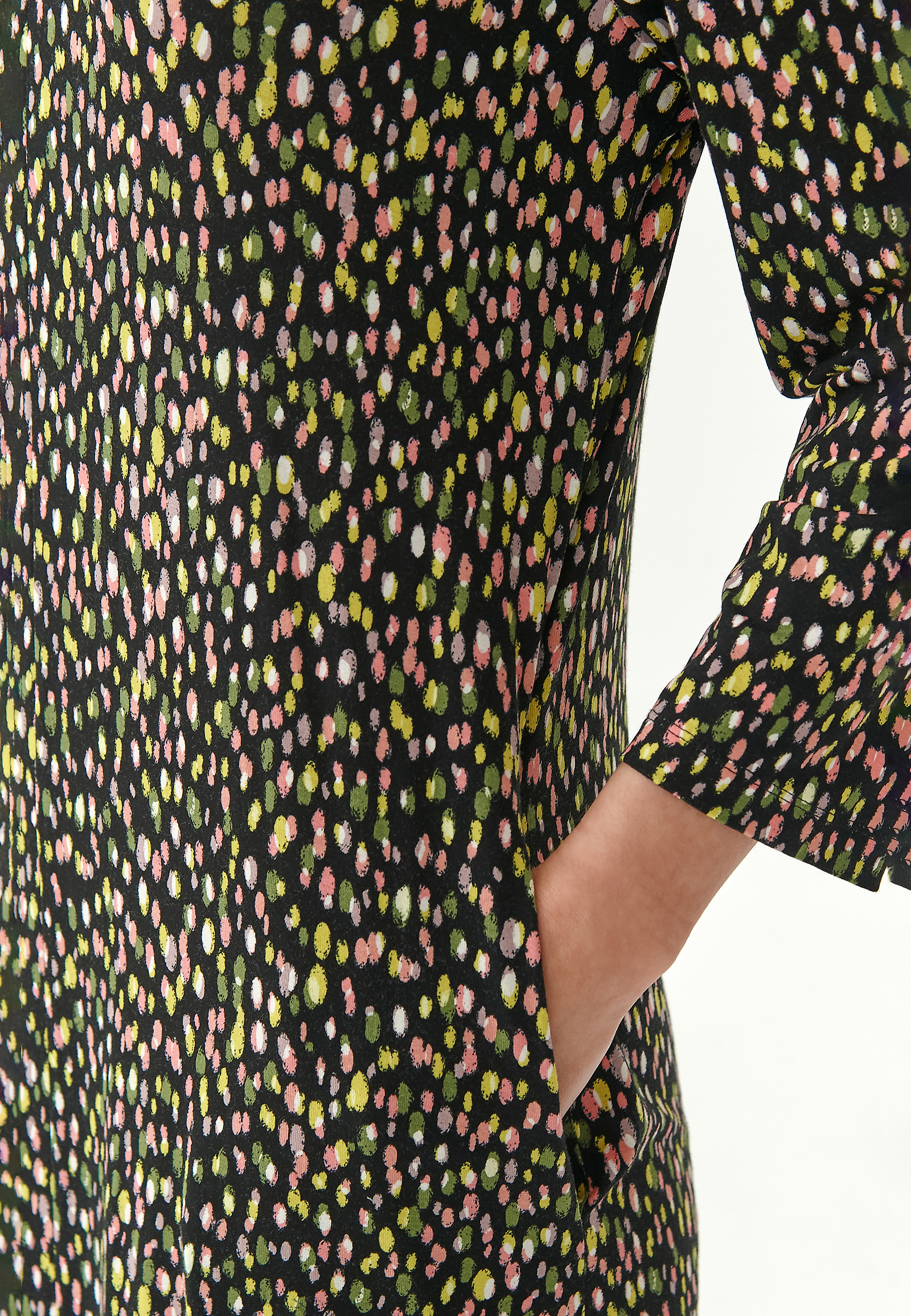 SUKIENKA DAMSKA W FORMIE BOMBKI KOKA SUKIENKA DAMSKA W FORMIE BOMBKI KOKA MULTIKOLOR 80326