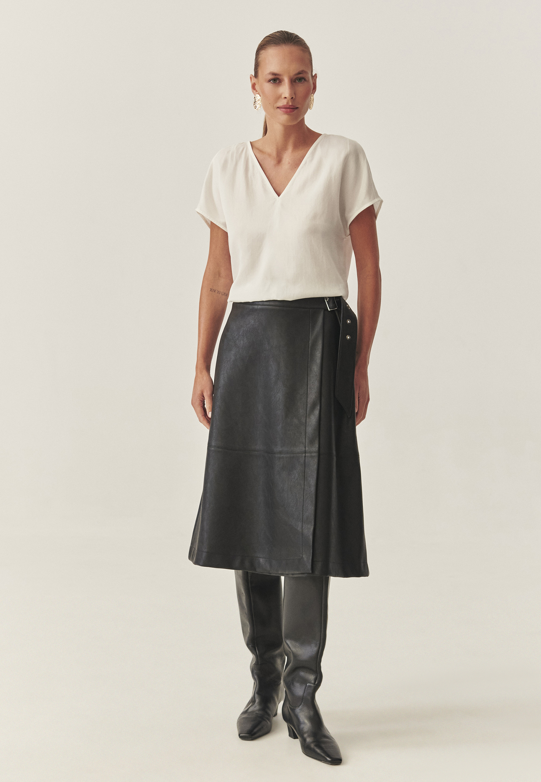 SATYNOWA BLUZKA DAMSKA Z KRÓTKIM RĘKAWEM - MEKONGA