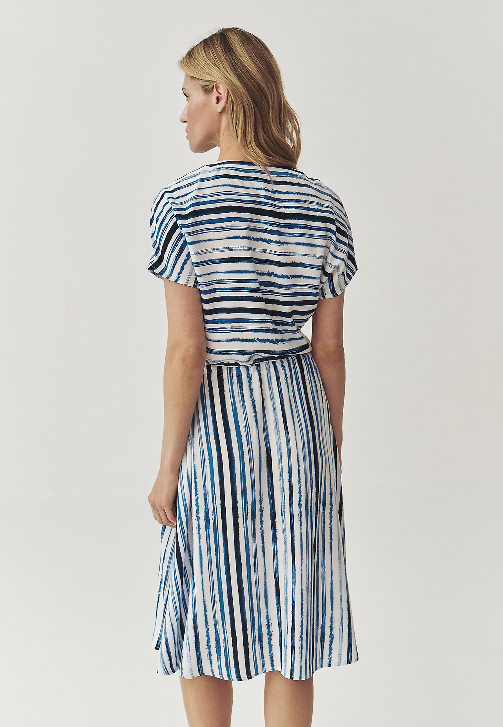 LADIES’ MIDI DRESS WITH IRREGULAR STIPES PRINT - MERIA LADIES’ MIDI DRESS WITH IRREGULAR STIPES PRINT - MERIA MULTICOLOR 97716