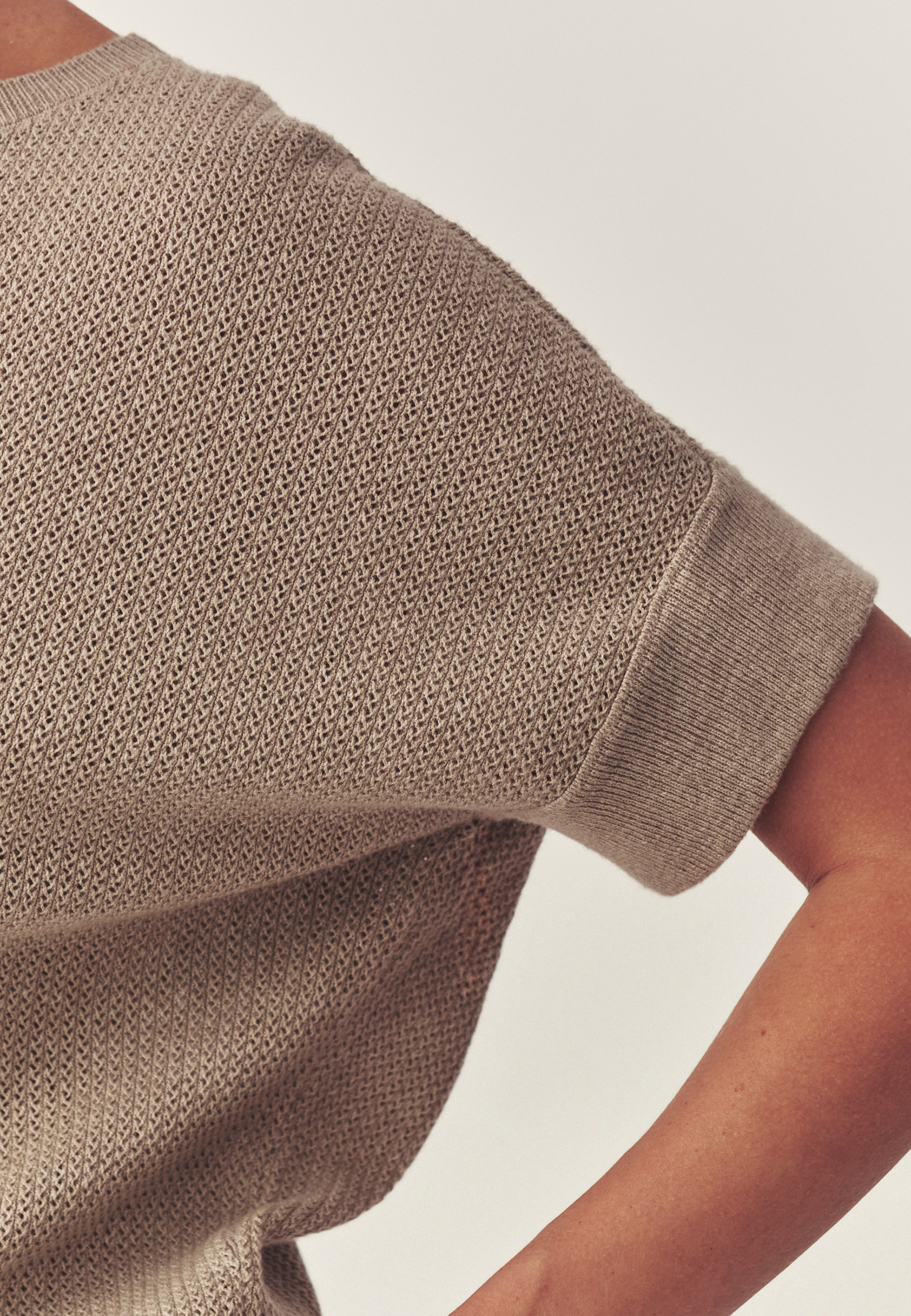 BAVLNĚNÁ HALENKA S KRÁTKÝMI RUKÁVY – RINI