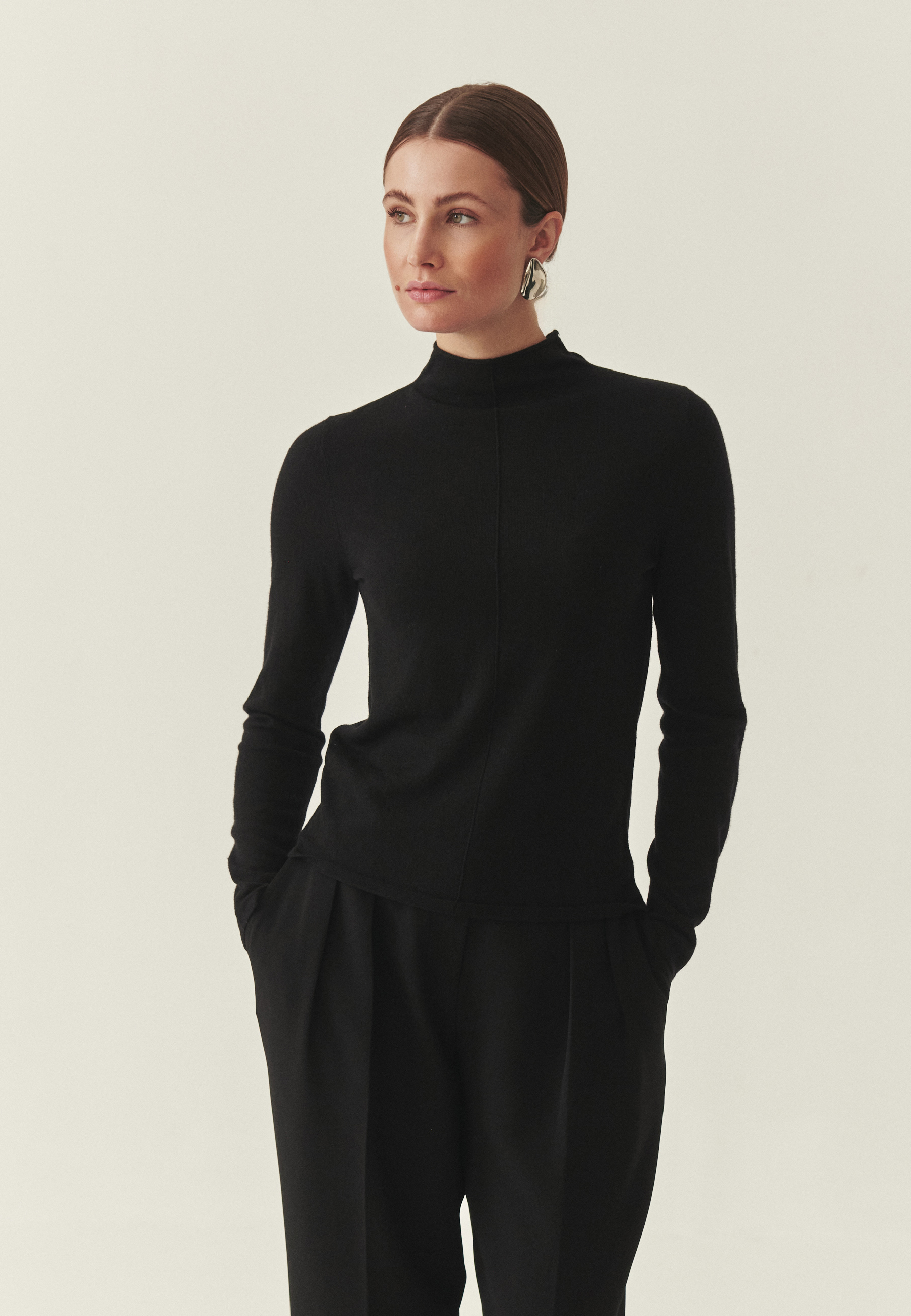 MIĘKKI SWETER Z WEŁNĄ - DONNA CZARNY 2