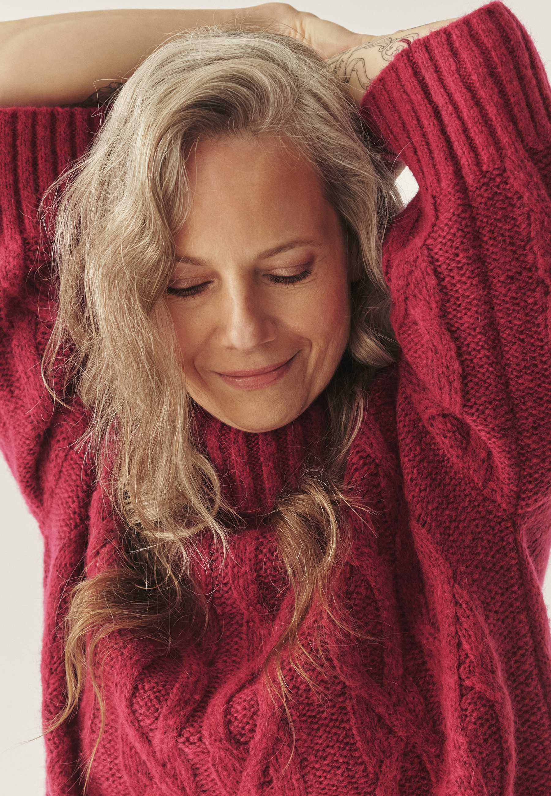 OHLAPEN PULOVER Z VOLNO IN MOHERJEM - SERVA RDEČA 2