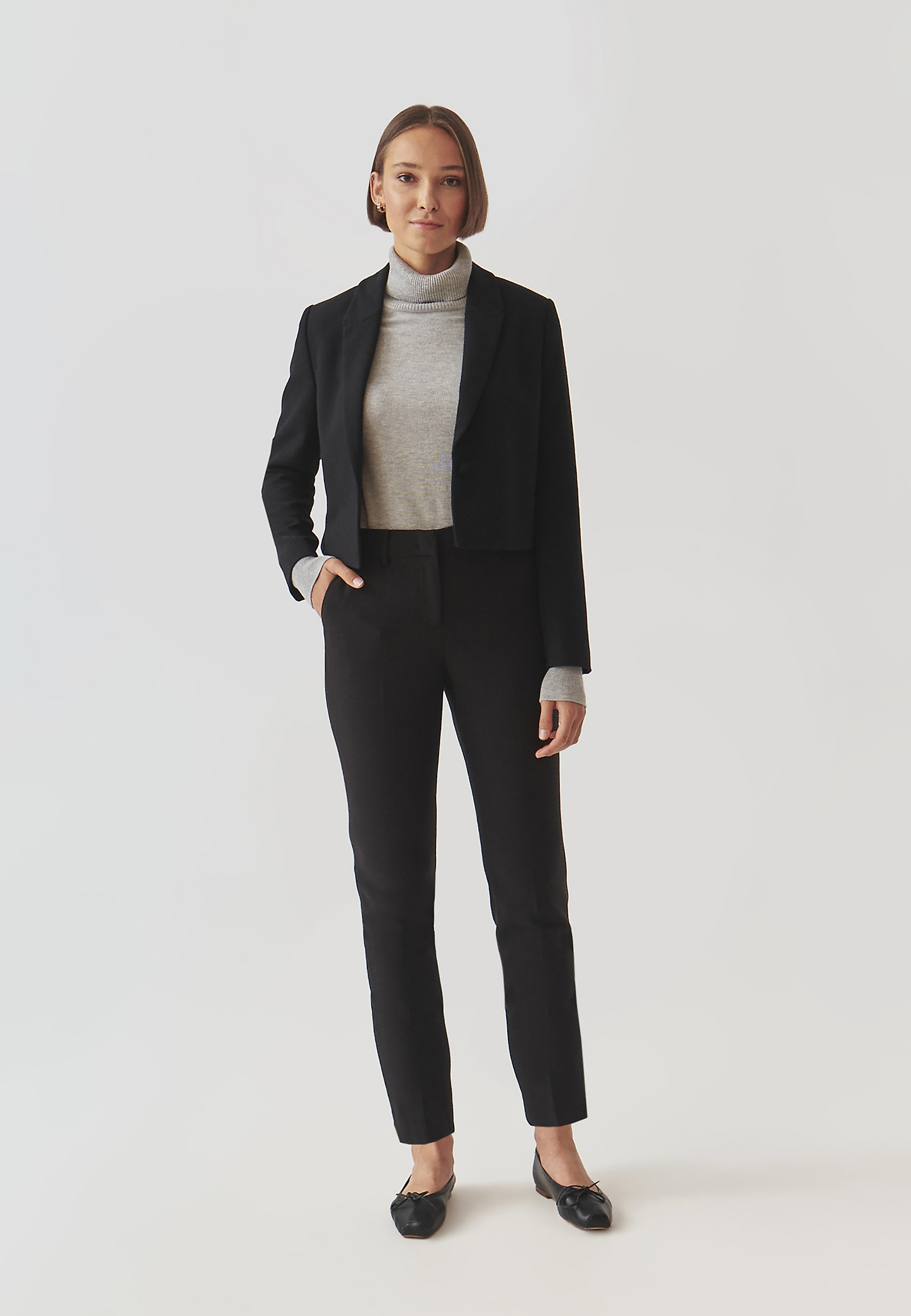RÖVID ANYAG BLAZER MODERN KIALAKÍTÁSSAL - RENETA 1 RÖVID ANYAG BLAZER MODERN KIALAKÍTÁSSAL - RENETA 1 FEKETE 100312