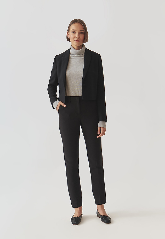 RÖVID ANYAG BLAZER MODERN KIALAKÍTÁSSAL - RENETA 1 RÖVID ANYAG BLAZER MODERN KIALAKÍTÁSSAL - RENETA 1 FEKETE 2