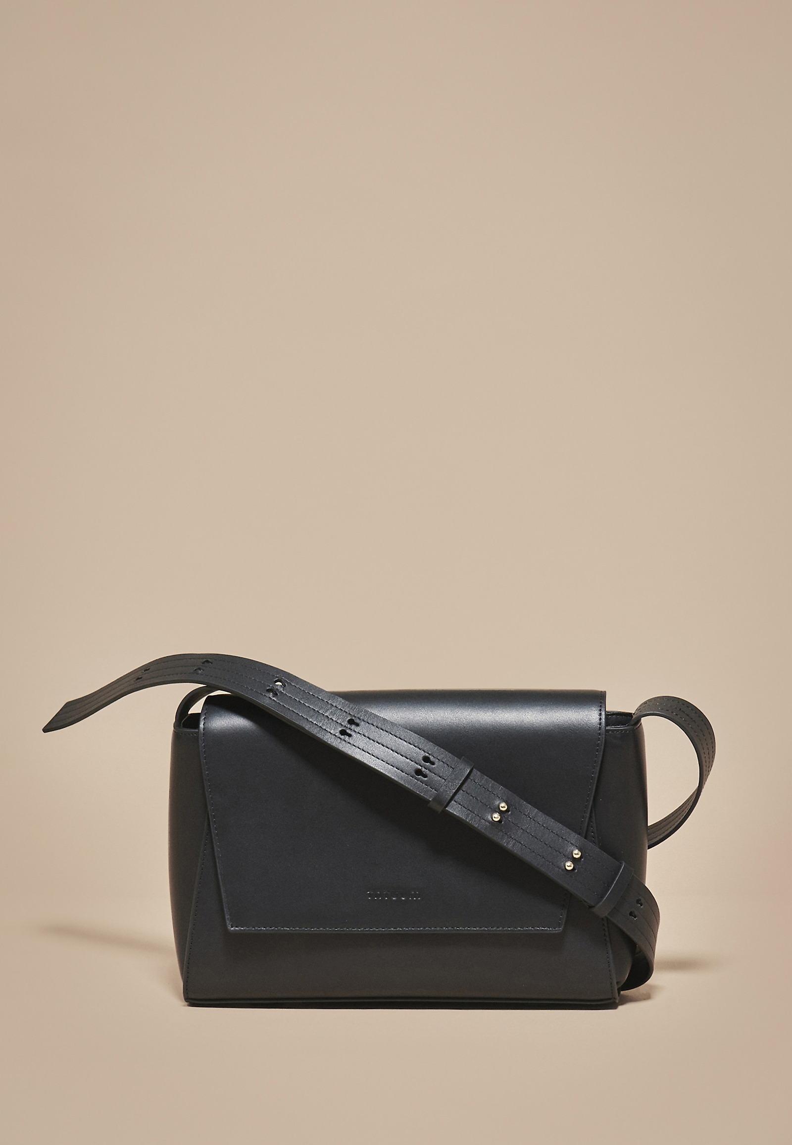 GEANTĂ DIN PĂSUCI DE FEMEI - LENQA GEANTĂ DIN PĂSUCI DE FEMEI - LENQA NEGRU 115911