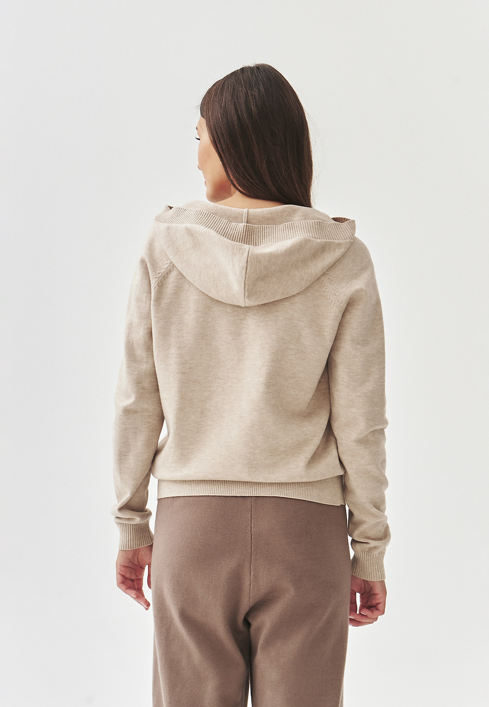 DAMSKI SWETER Z KAPTUREM - JAZMIN DAMSKI SWETER Z KAPTUREM - JAZMIN BEŻOWY 100999