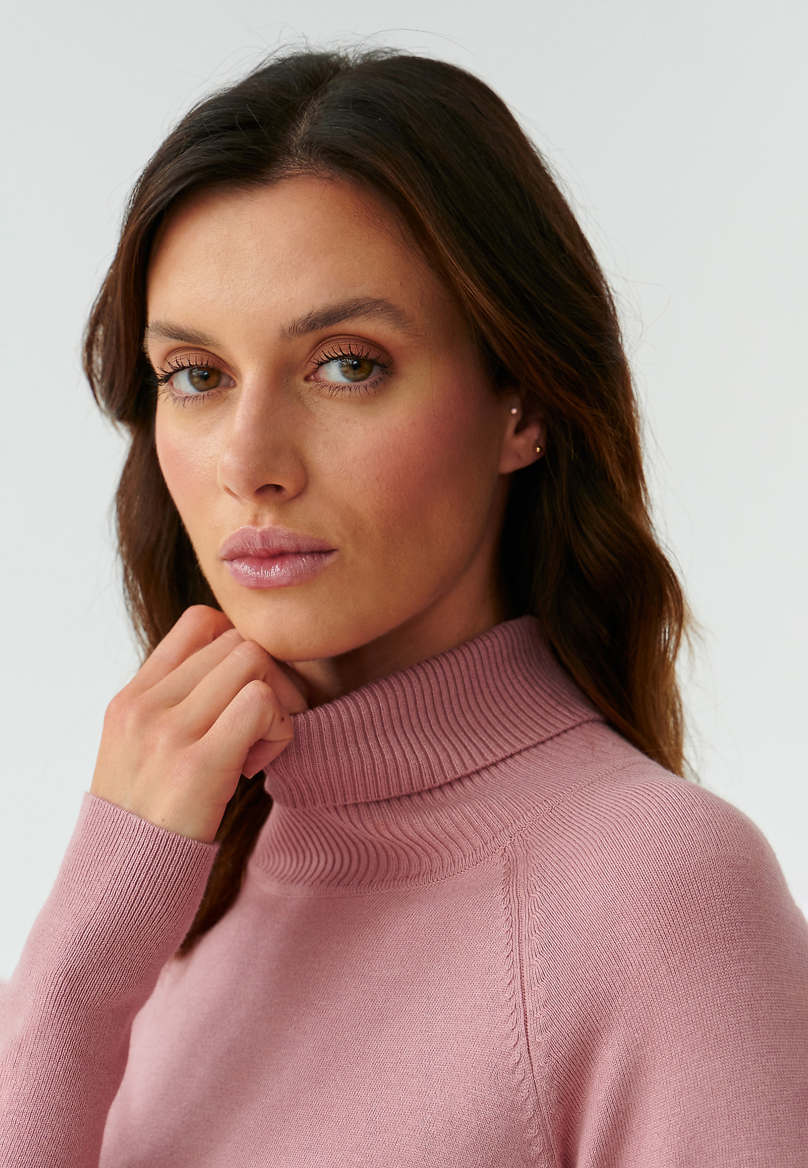 KLASYCZNY SWETER DAMSKI Z GOLFEM NEKOKI 1 KLASYCZNY SWETER DAMSKI Z GOLFEM NEKOKI 1 RÓŻOWY 91695