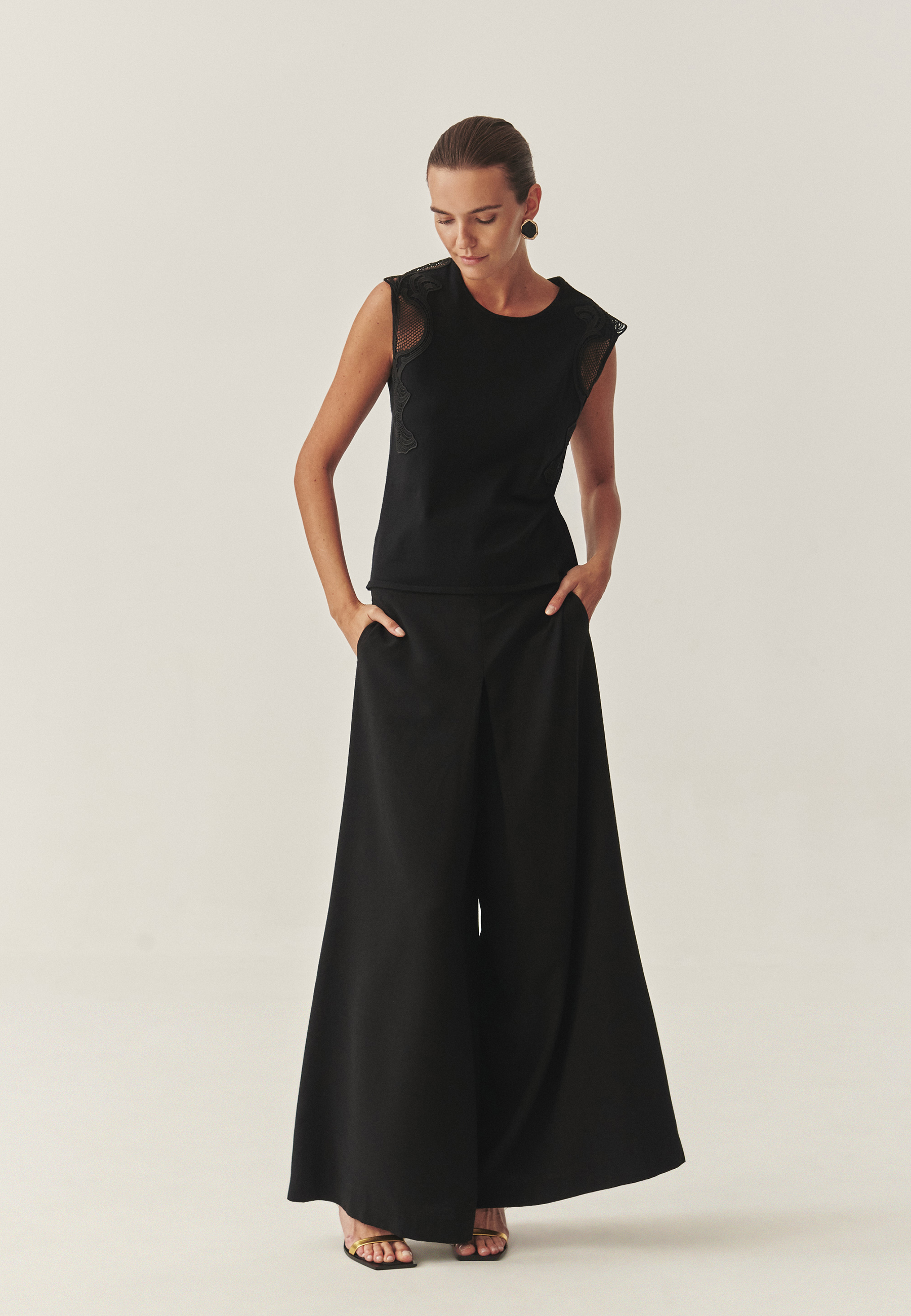 EFEKTOWNA BLUZKA Z KORONKĄ - LANERA CZARNY 2