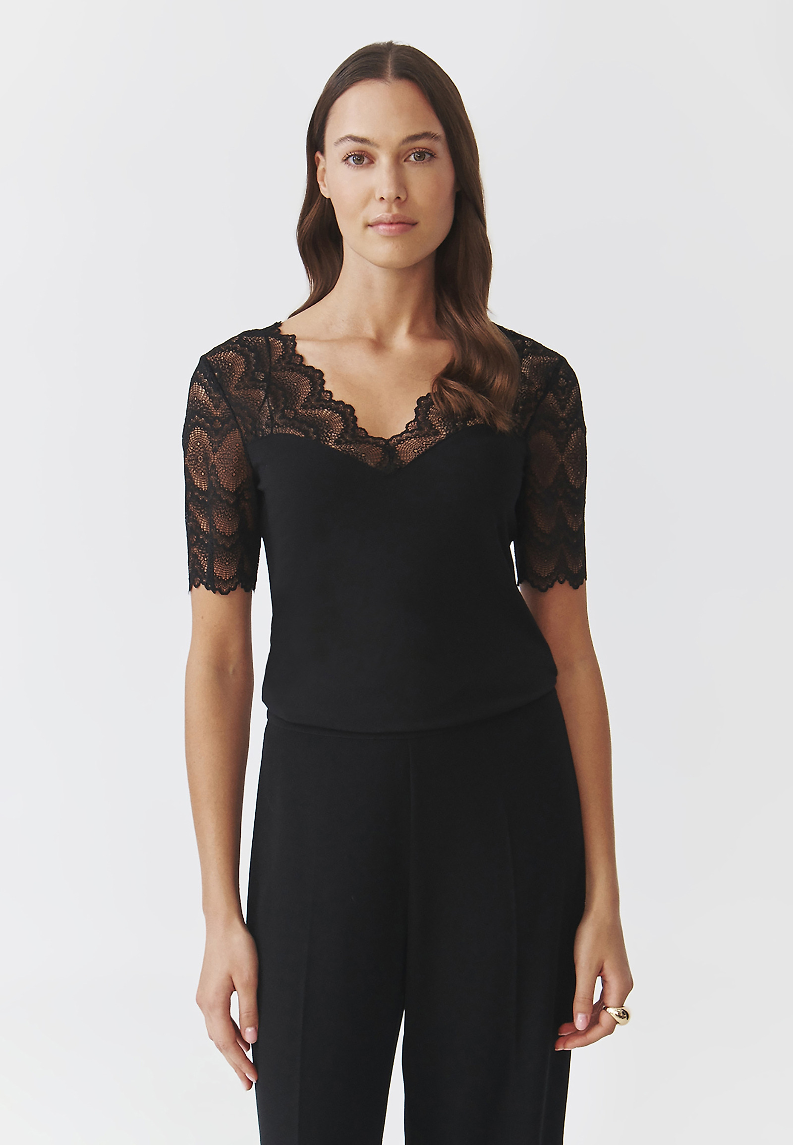 ŽENSKA PLETENA BLUZA S ČIPKASTIM IZREZOM - LACEY ŽENSKA PLETENA BLUZA S ČIPKASTIM IZREZOM - LACEY ČRNA 102764