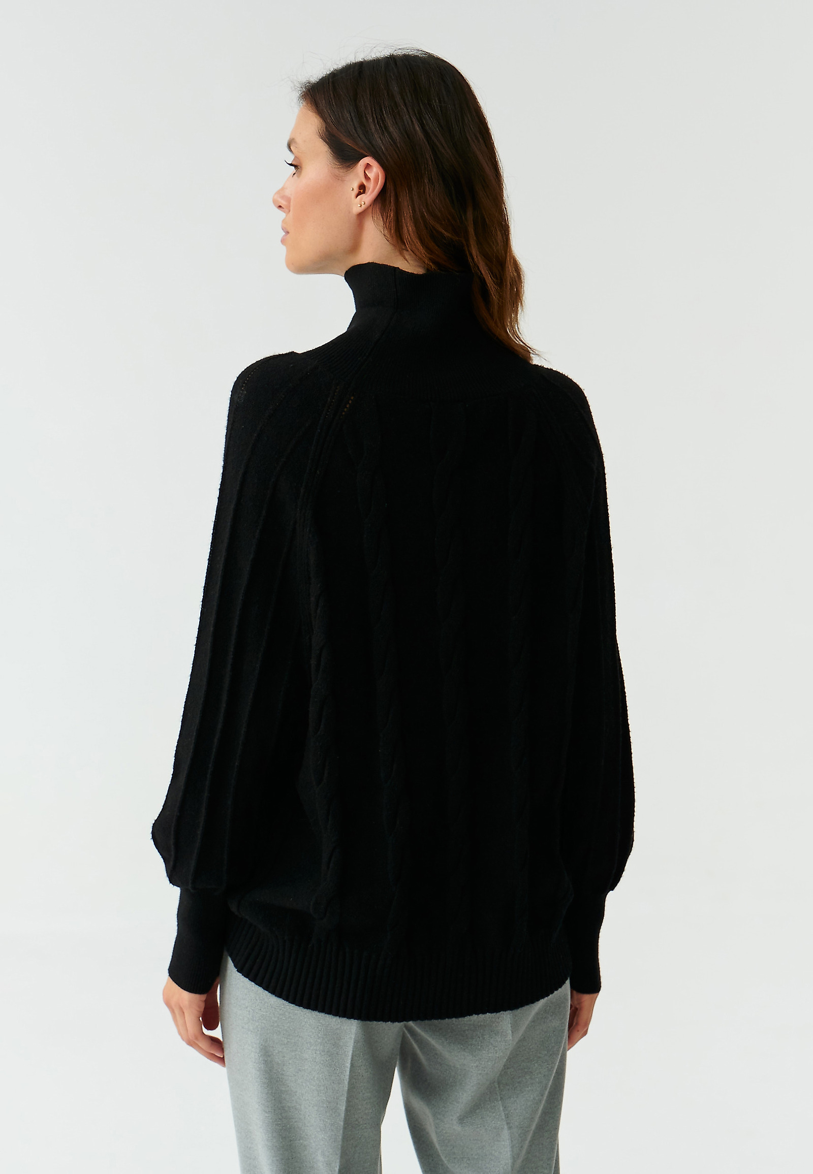 STRUKTURALNY SWETER DAMSKI Z GOLFEM MEDUZA STRUKTURALNY SWETER DAMSKI Z GOLFEM MEDUZA CZARNY 91653