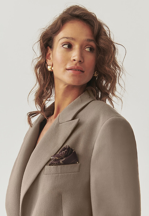 LADIES’ OVERSIZED BLAZER WITH DECORATIVE LAPELS - MONTIKA LADIES’ OVERSIZED BLAZER WITH DECORATIVE LAPELS - MONTIKA BEŻOWY 7