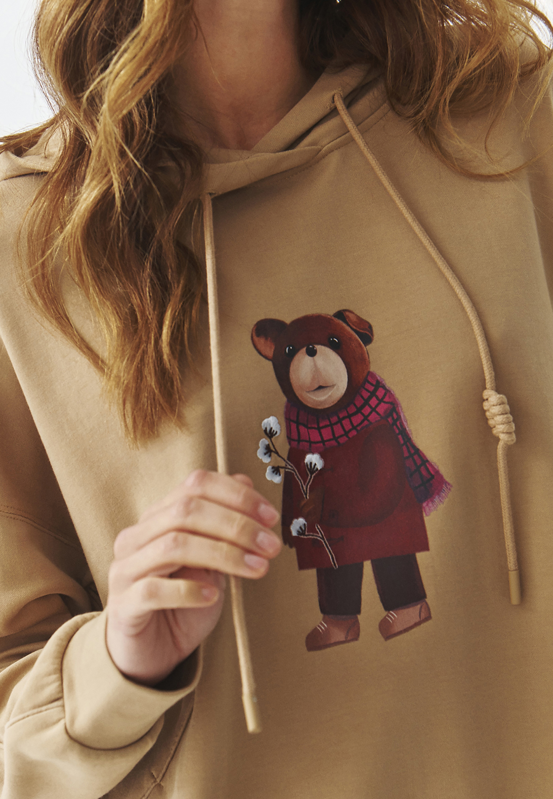 DZIANINOWA BLUZA DAMSKA Z MOTYWEM MISIA USZATKA — OLGA