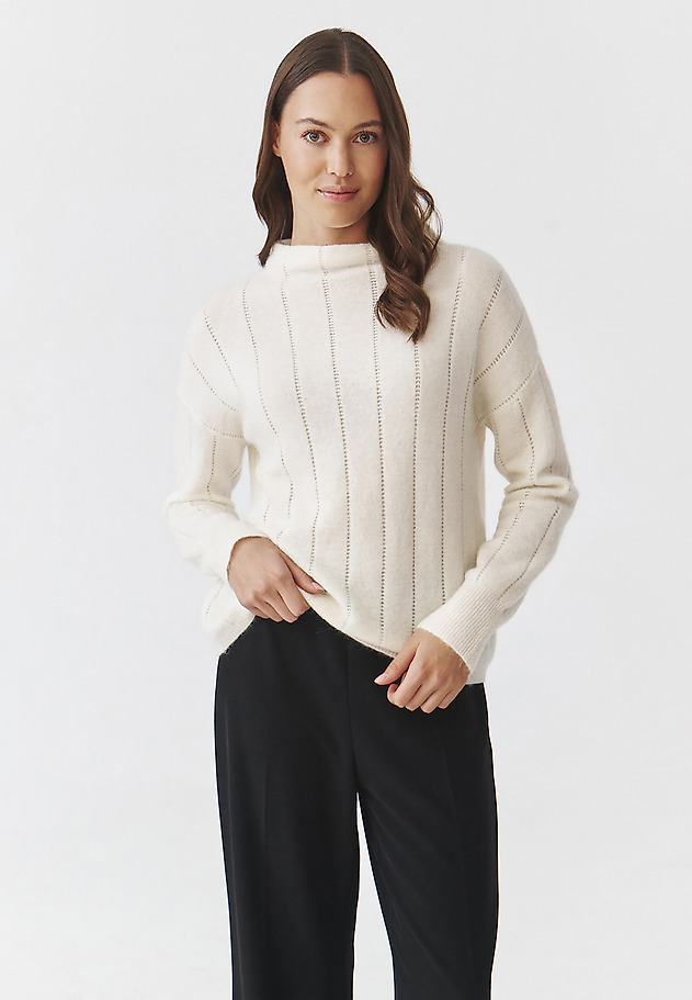 LADIES' OVERSIZED TURTLENECK JUMPER — PEARL LADIES' OVERSIZED TURTLENECK JUMPER — PEARL ECRU 1